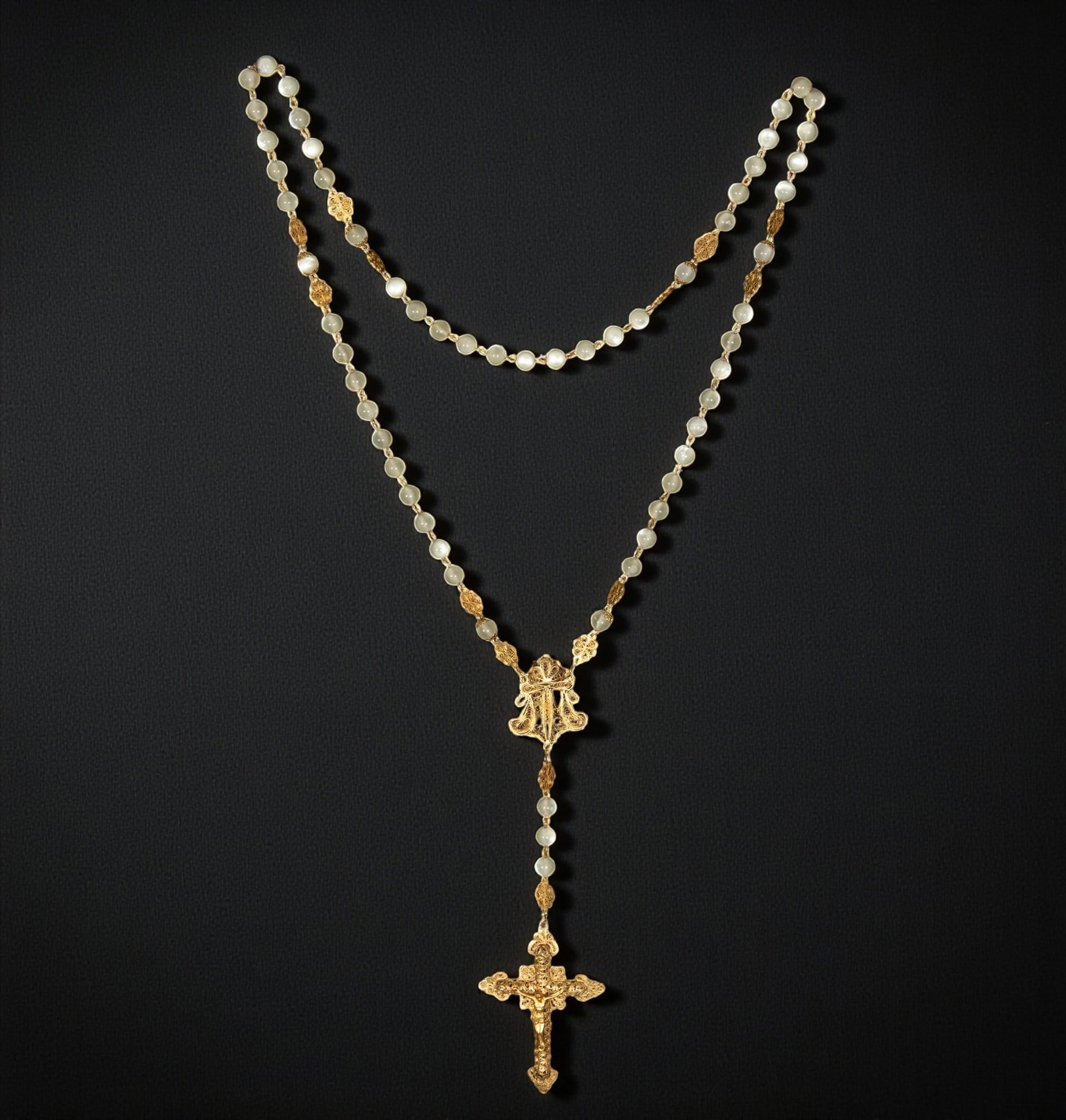 Large 19th Century Rosary with 0.8cm Rock Crystal Beads and Gilded Silver: In Rock Crystal and fine gilded silver