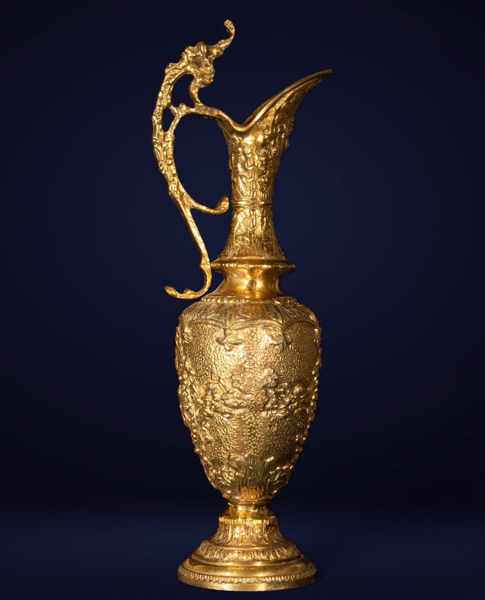 Neo-Gothic bronze vase, Vienna, 19th century: Dimensions: 50 x 25 x 13 cm