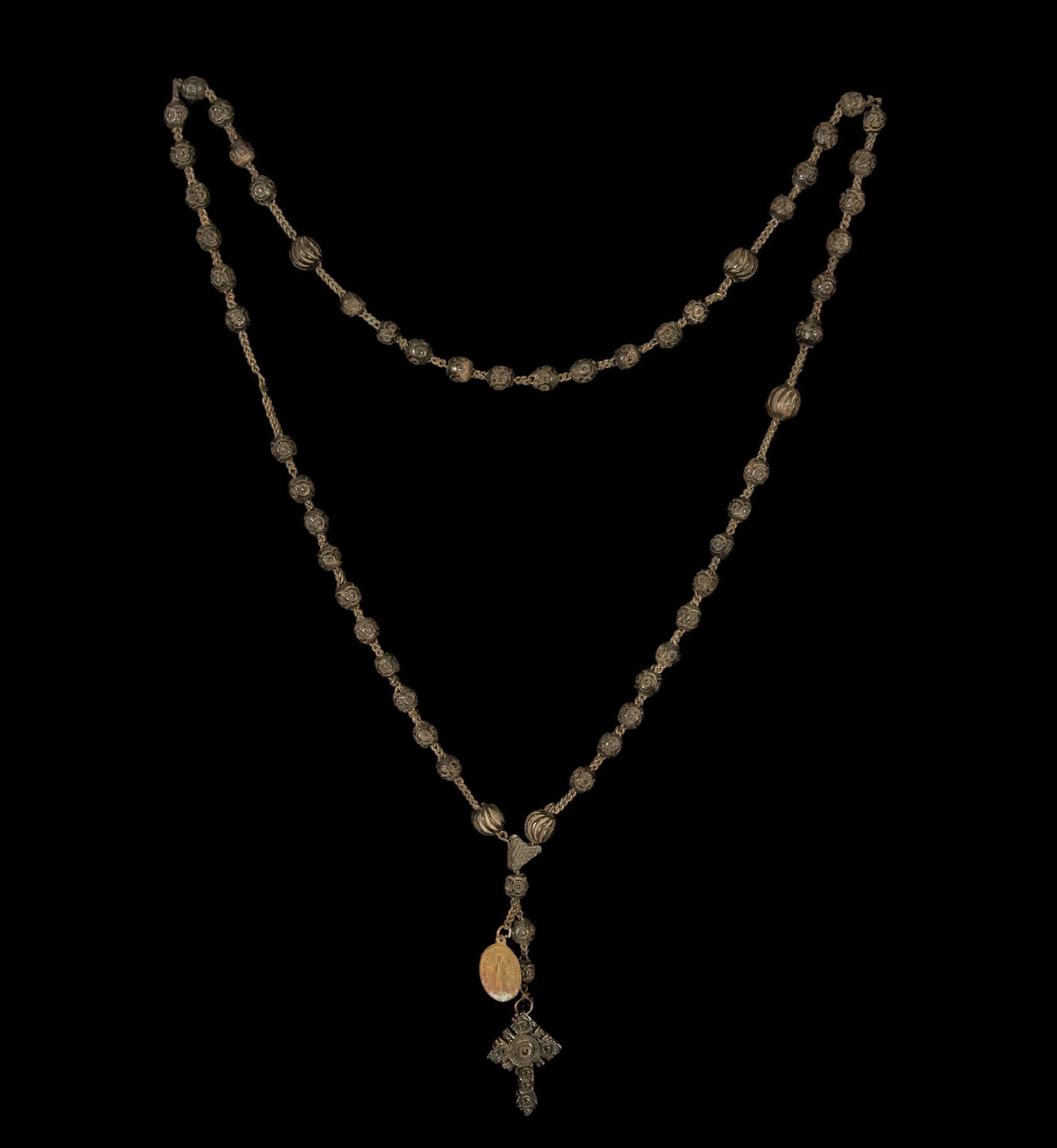 Grand colonial rosary in coconut, 19th century: 0.8cm beads