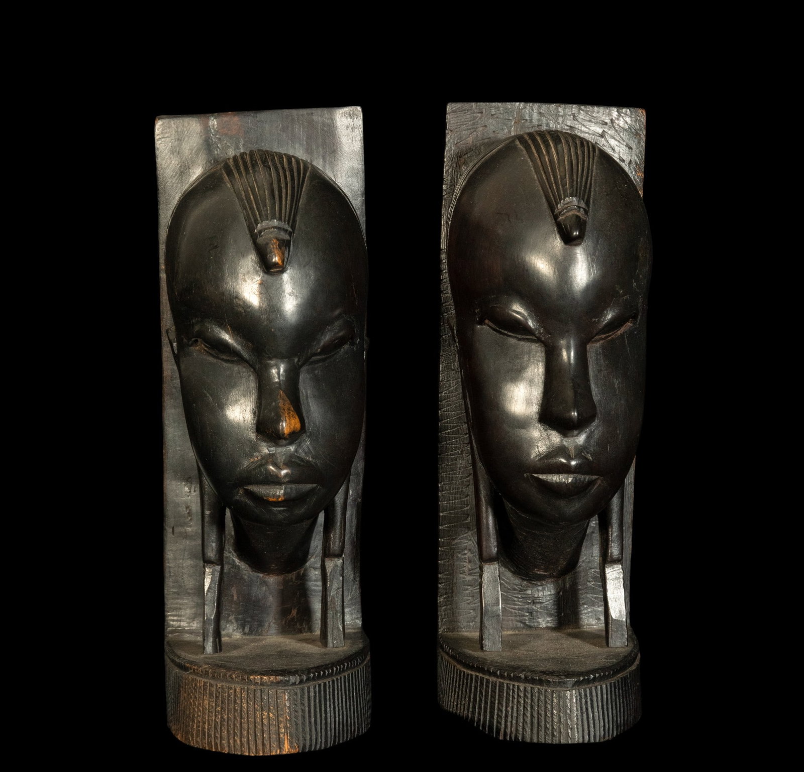 Pair of ebony bookends, 20th century: 26 x 9 cm