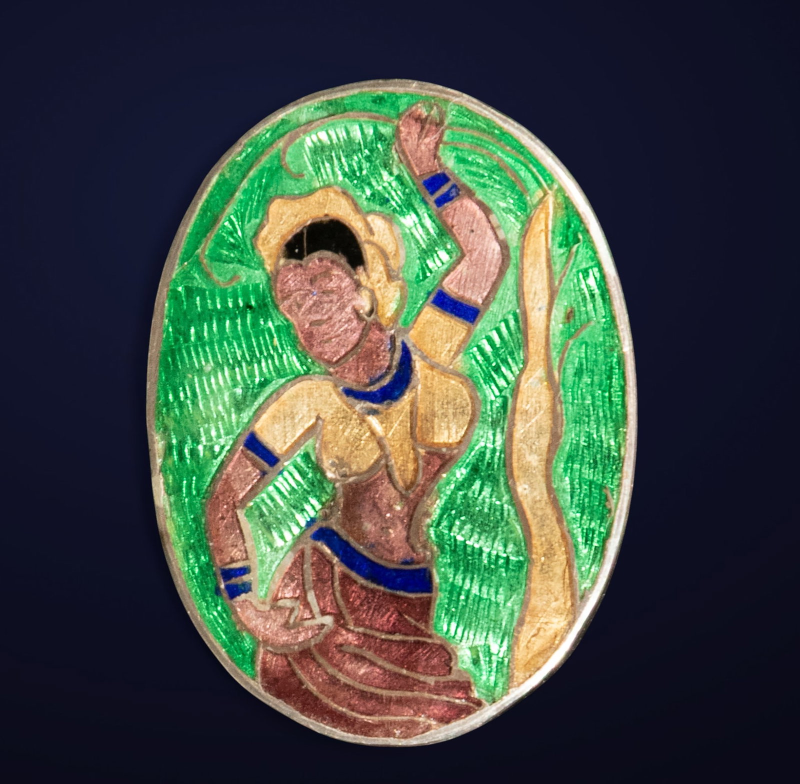 Silver and enamel pillbox, Indonesia: 4 x 2 cm