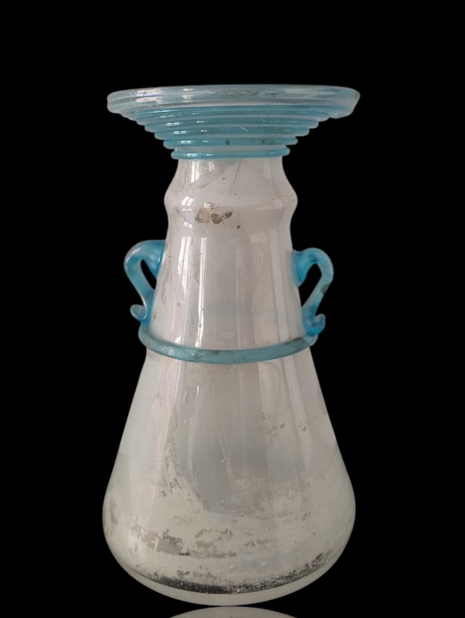 Murano blown glass vase: Measurements: 18 x 10 cm.