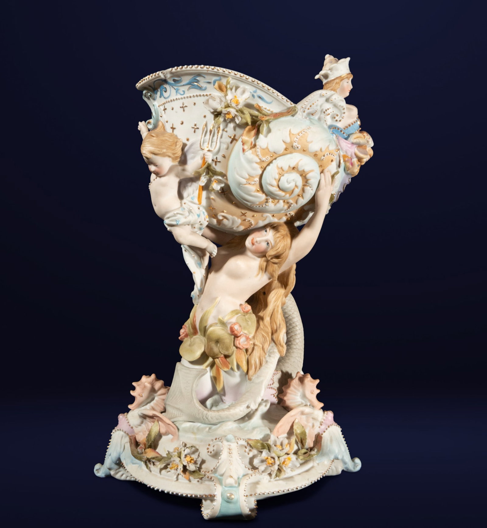 Nautilus German porcelain, early 20th century: Measurements: 26 cm x 22 cm x 20 cm
