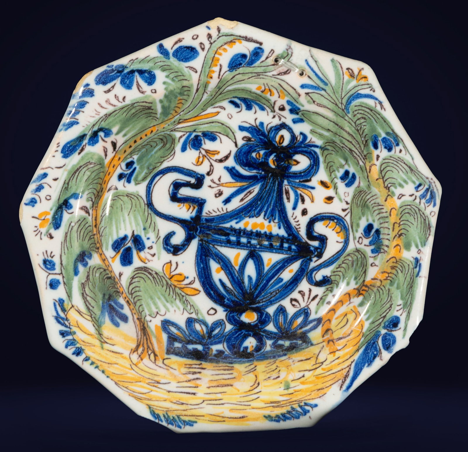 Manises ceramic plate, 19th century: Measurements: 19 cm x 19 cm x 2.5 cm