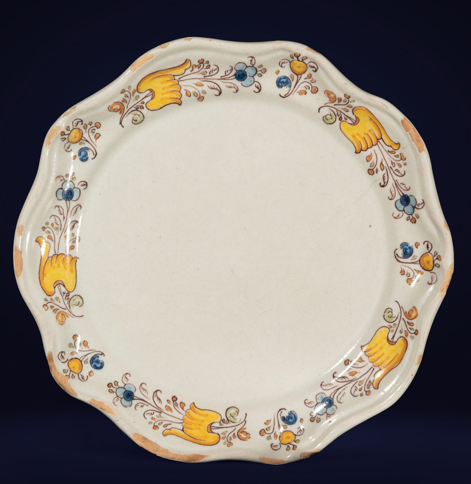Talavera ceramic Ruiz de Luna plate, 19th-20th century: Measurements: 27 cm x 27 cm x 4 cm