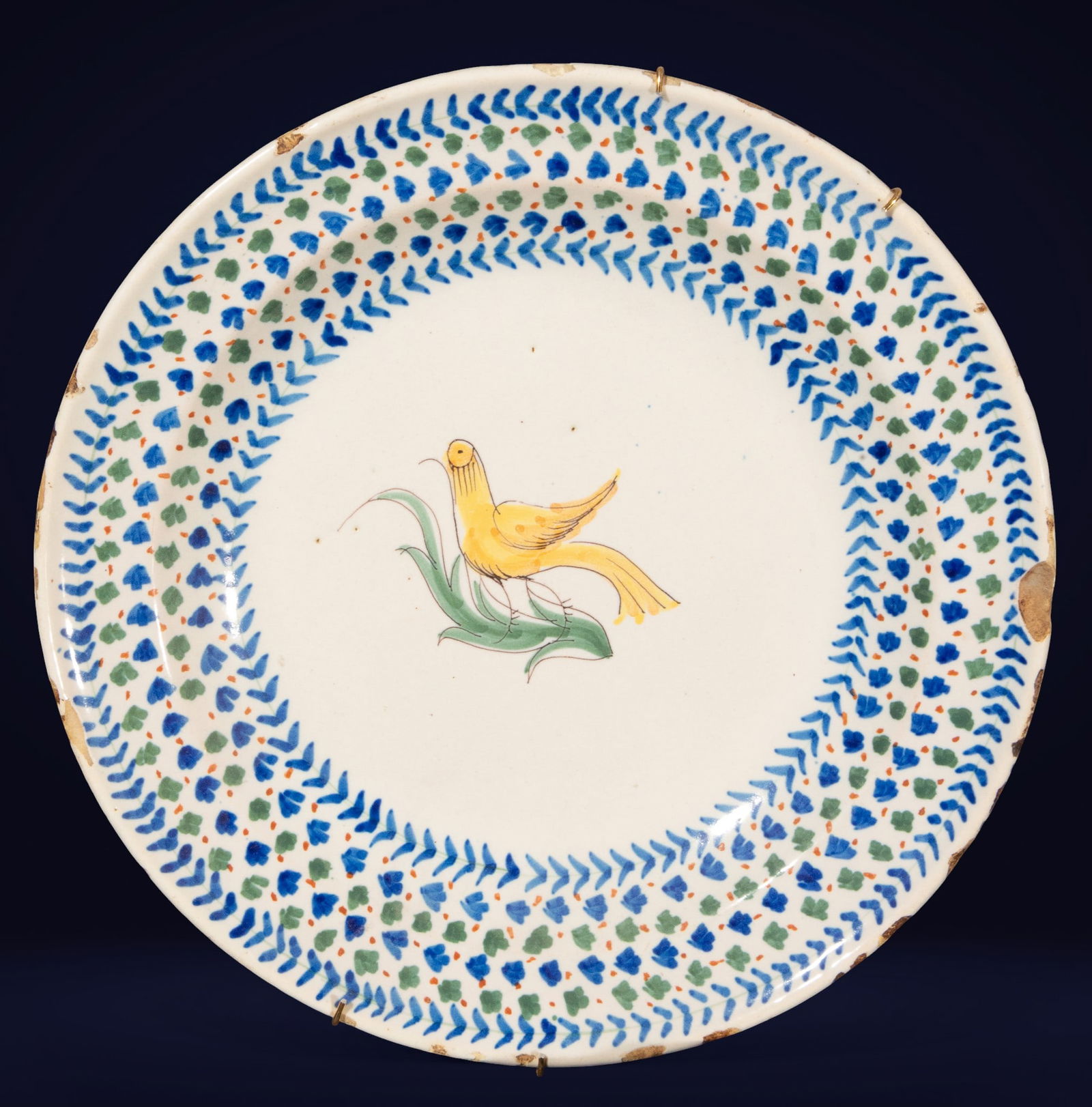 Manises ceramic plate, 19th century: Measurements: 5 cm x 31 cm x 31 cm