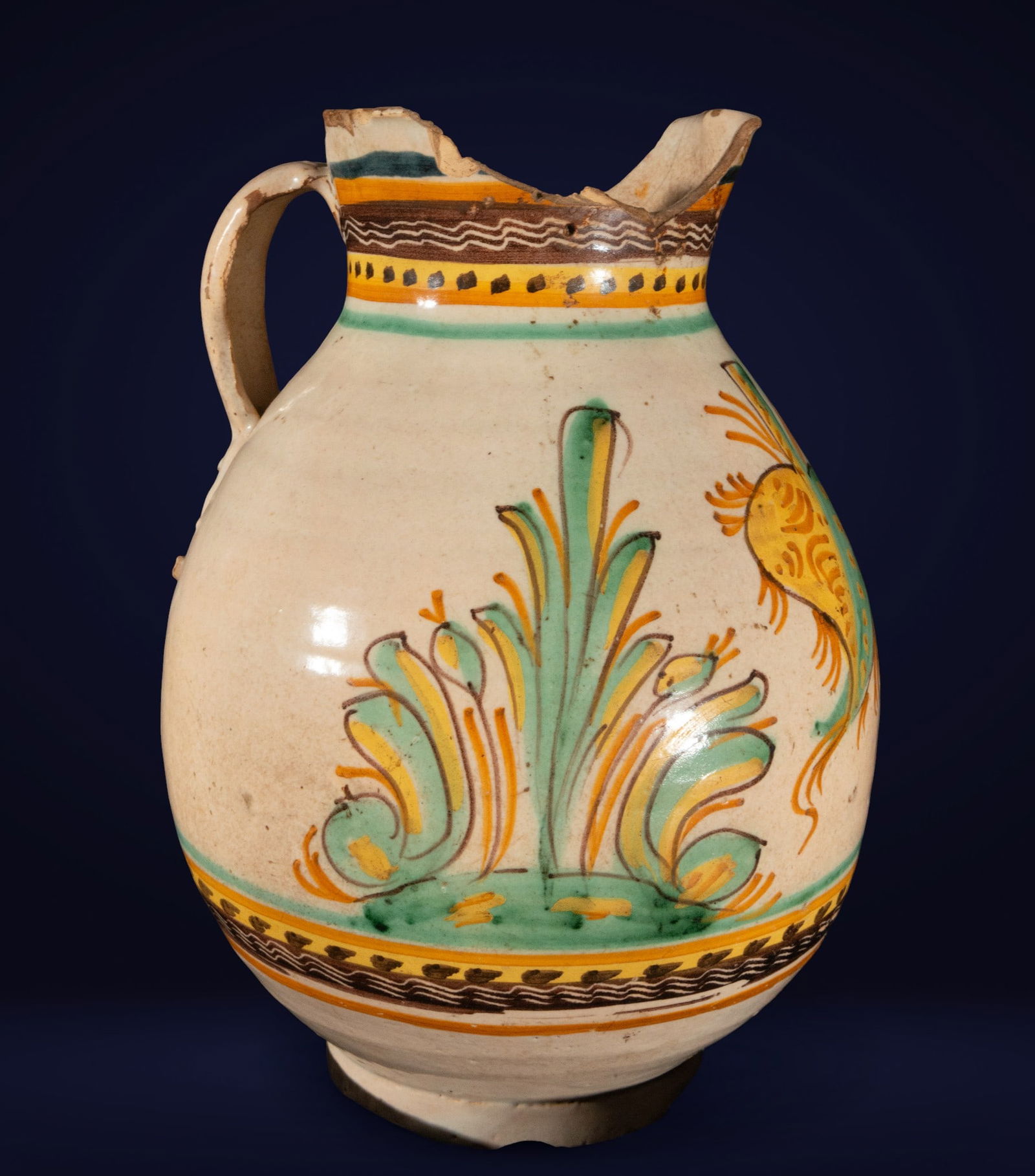 Manises jug, 19th century: Measurements: 36 cm x 24 cm x 24 cm