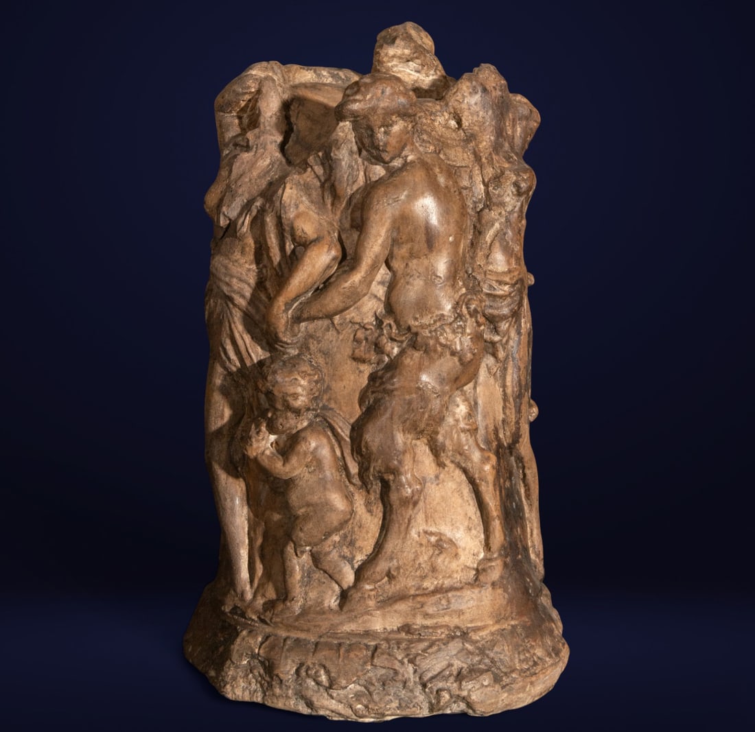 Round sculpture with several stone figures. Possibly 19th century.: Measurements: 30 cm x 18 cm x 18 cm