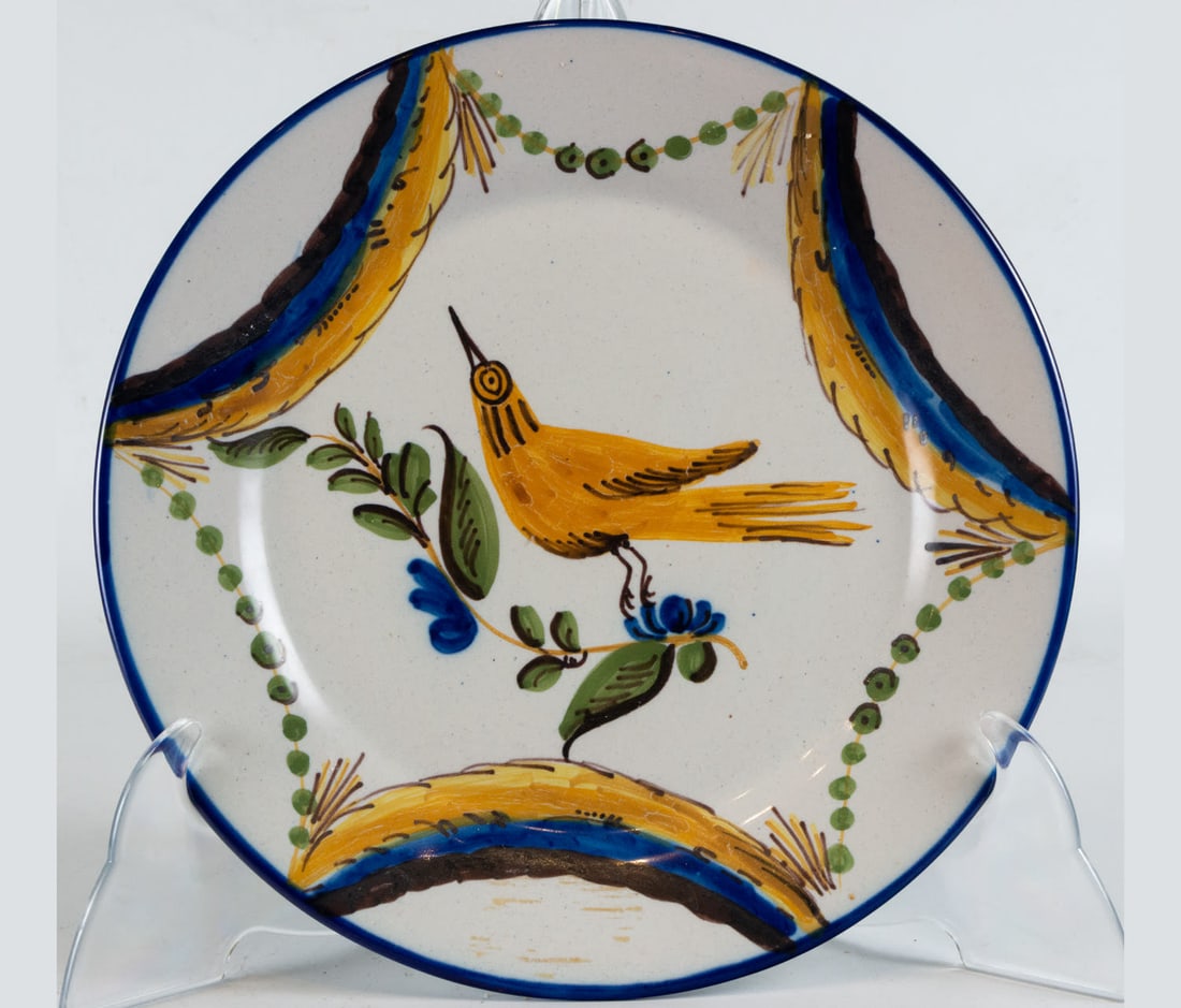 Ceramic plate from Manises, 20th century: Measures 4 x 30 x 30 cm