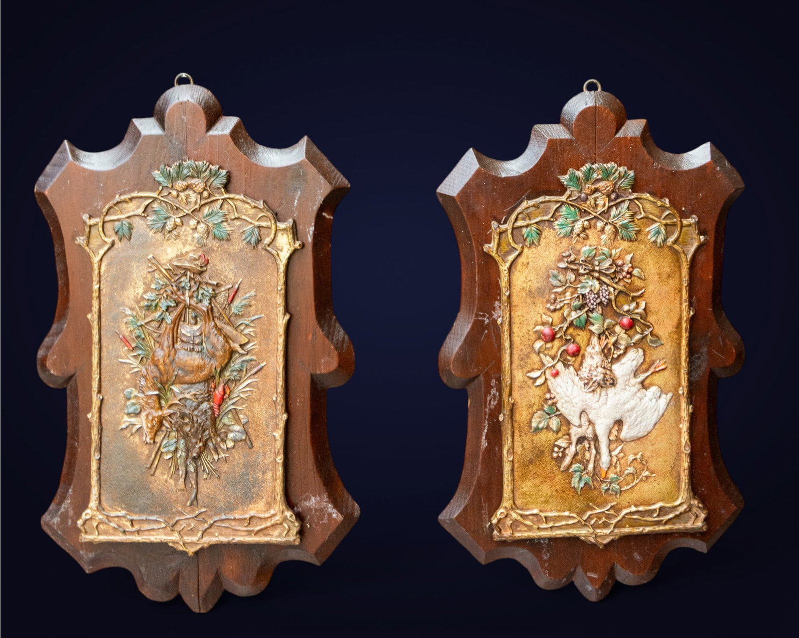 French hunting trophy in polychrome wood relief, 19th century: Measurements: 57 × 32 × 3 cm