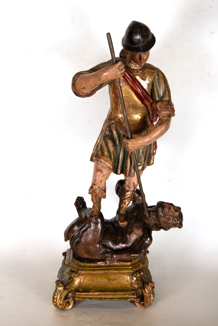 Saint George Slaying the Dragon, Spanish school of the 16th - 17th century: In polychrome wood, measurements with base: 74 x 35 x 22. Base measurements: 13 x 27 x 27 cm