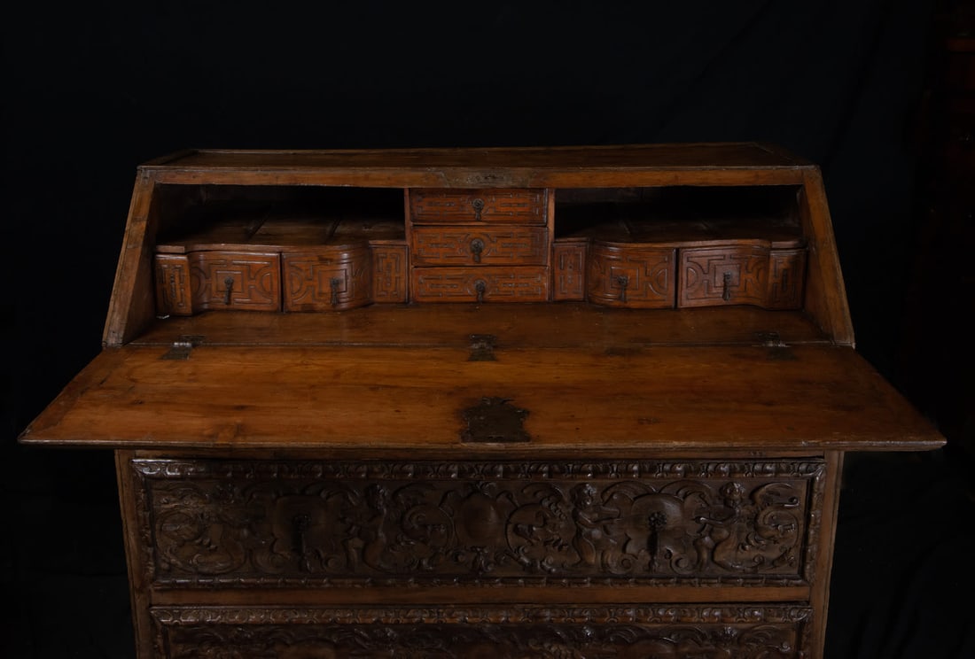 Exceptional Plateresque Desk Cabinet, Spanish Renaissance school of the 16th century: In Walnut wood, finely carved drawers with Cherubs, Gargoyles, Acanthus leaves and reliefs, Spanish Plateresque work. Origin: important private residence, Spain. Measurements: 121 x 135 x 67 cm
