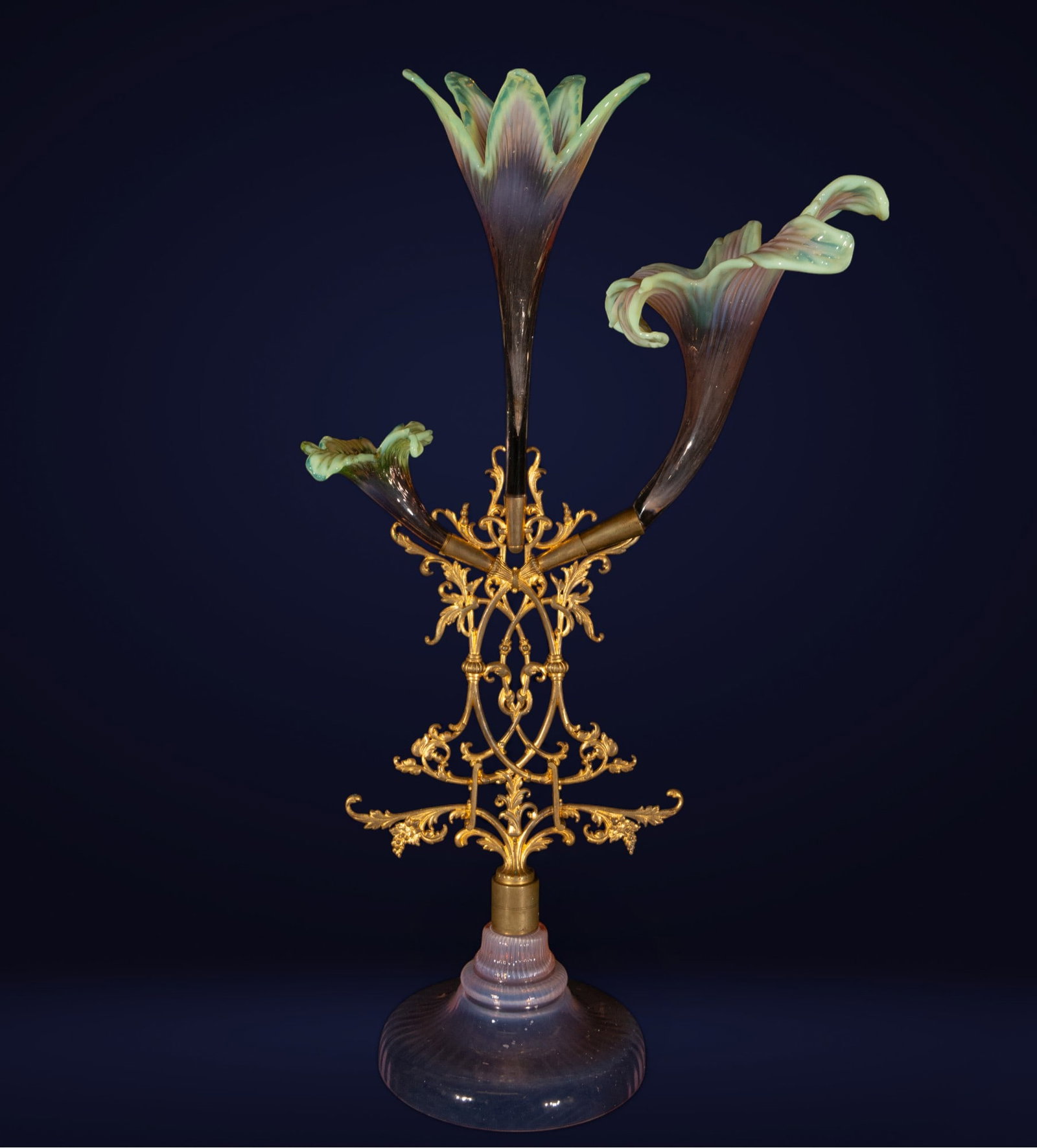 Murano centerpiece with blown glass and bronze floral motifs: Measurements: 77 cm x 46 cm x 22 cm