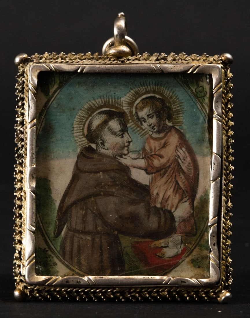 Square-shaped gilt silver filigree reliquary, colonial work, Mexico, 17th century: With Saint Pantaleon painted in copper (patron saint of doctors) and Saint Anthony with the Child Jesus, 1 x 8 x 5.5 cm
