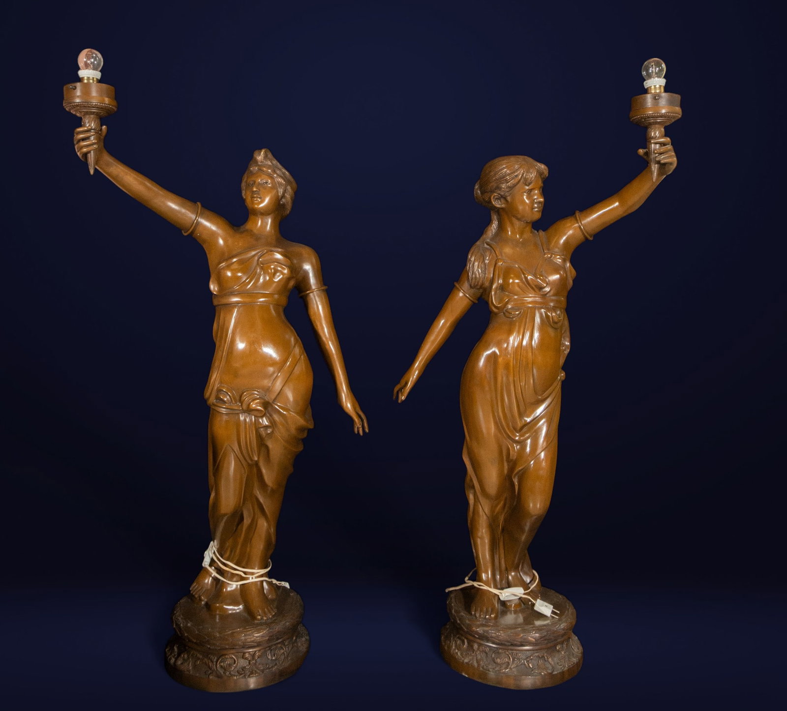 Beautiful and Large Pair of Art Nouveau Nymph Lamps in Bronze, France, Beaux Arts: Bronze. Measurements: 133 cm x 65 cm x 35 cm. Electrified