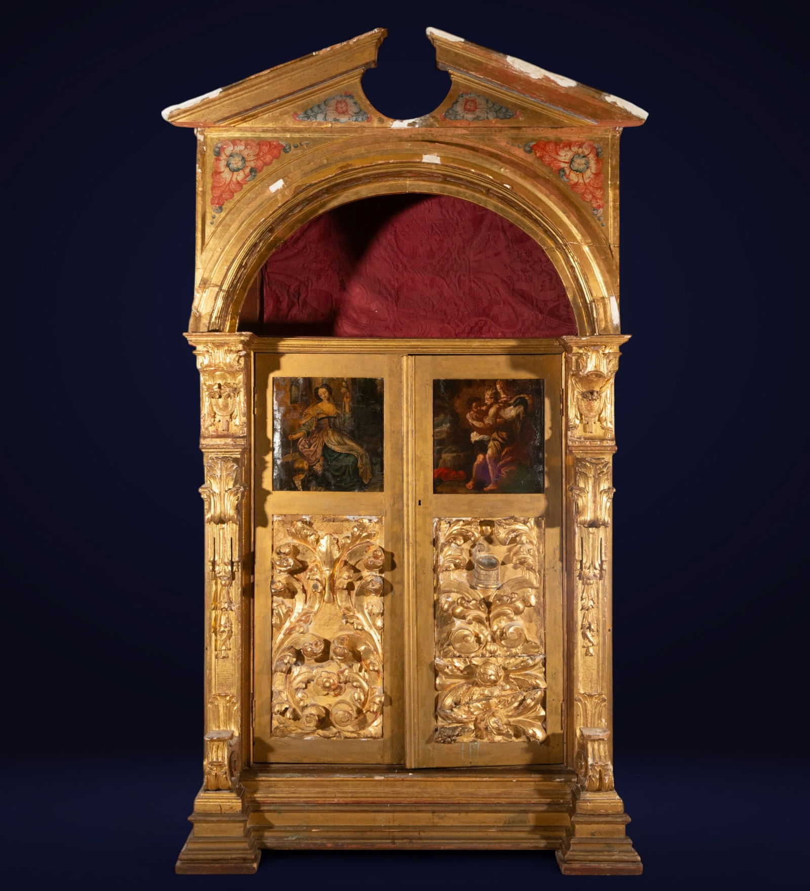 Important 17th century Italian Baroque devotional private oratory: Polychrome wood. Measurements: 234 cm x 134 cm x 54 cm