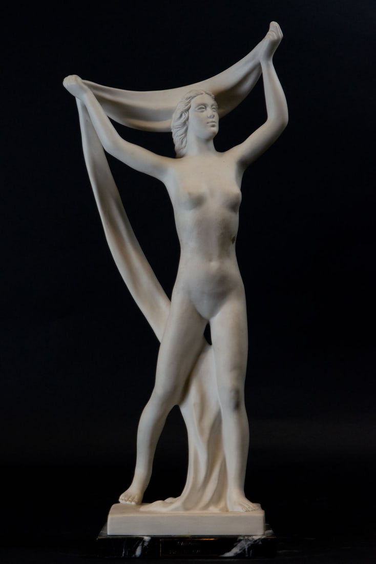 "La Ventana", Naked Lady, biscuit signed by Juan de ?balos, 20th century: Measurements: 53 x 24 x 13 cm