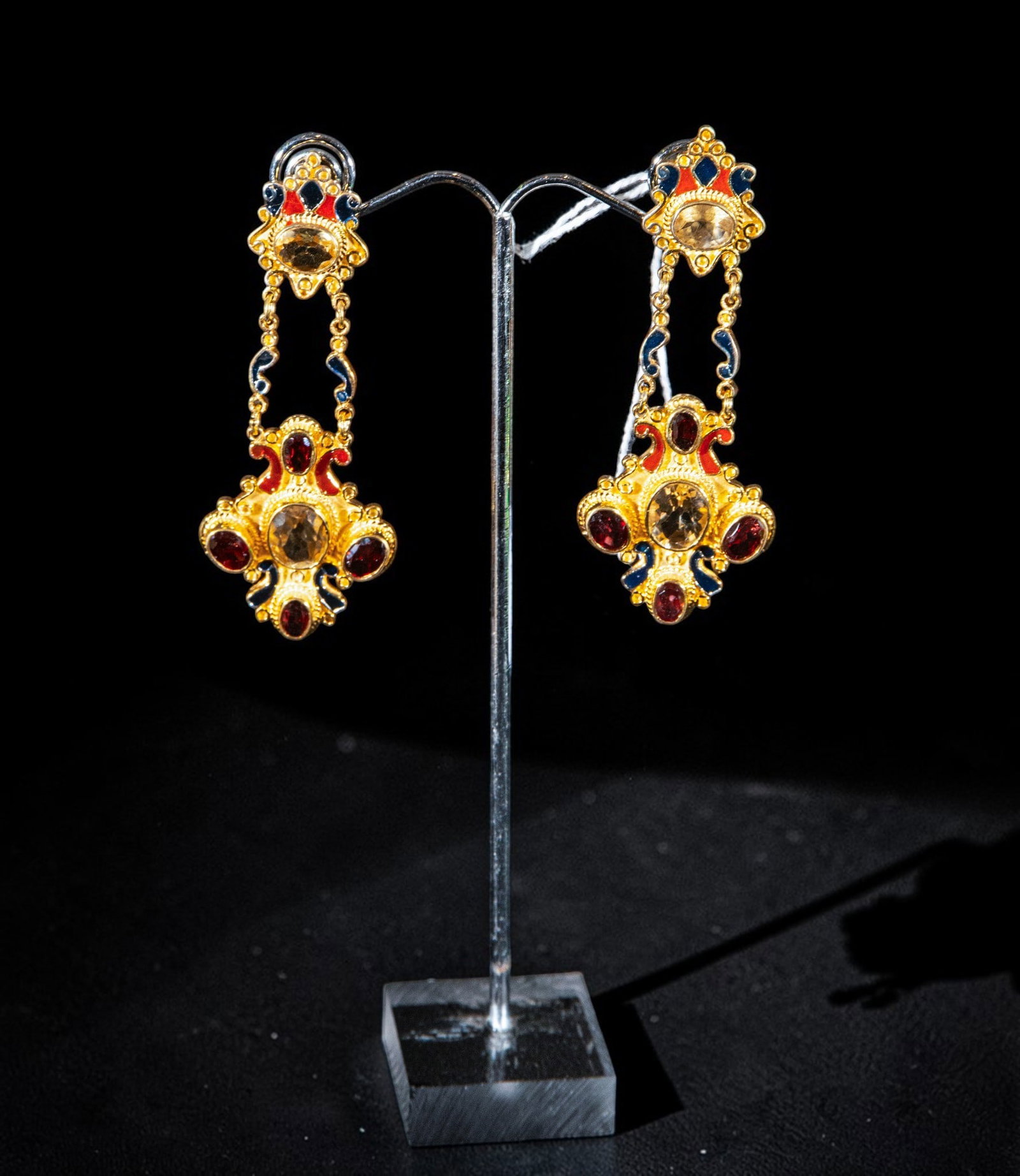 Gold-plated silver earrings with garnet enamel and citrine quartz: Gold-plated silver earrings with garnet enamel and citrine quartz. Designed as an articulated pendant, they feature an upper section decorated with blue and red enamel, from which descends a central m