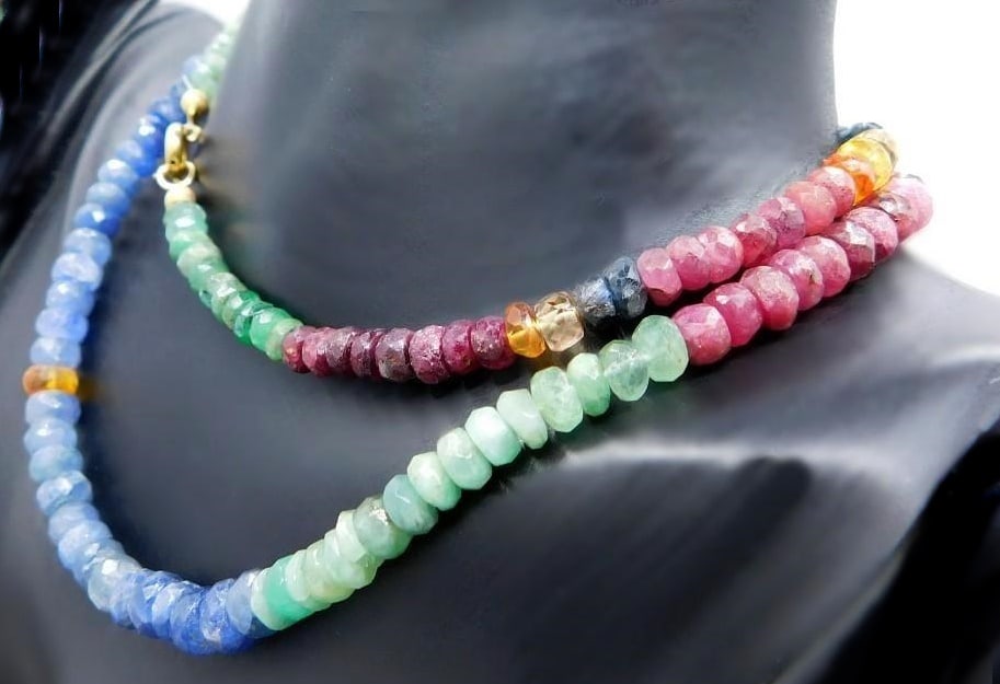 Necklace of precious stones and 750 fine gold: Emeralds, sapphires, rubies, tourmalines, and 18k yellow gold. Vintage choker composed of multiple faceted natural gemstones, approximately 5.6 mm in size and with high brilliance, set with 18k yellow