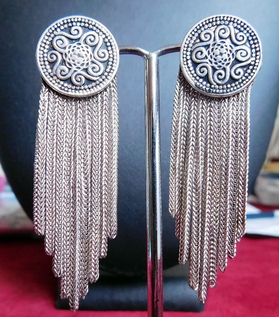 Russian silver 900 earrings with niello details: 900 silver with niello details. Antique Russian goldsmith's earrings with two circular medallions at the top and 14 dangling chains. Solid 900 silver. Hallmarked on both. Length: 5.6 cm. Width: 1.5 cm