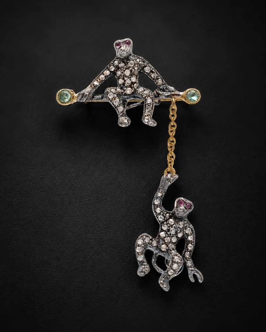 Pendant brooch with monkey motif, emeralds, spinels and diamonds (1 of 1)