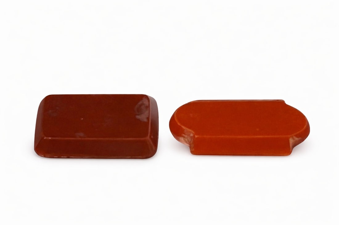 PAIR OF LAPIDARY SARDONYX FOR MOUNTING ON KNIGHT'S SEAL: 11.60 CT, BOTH IN GOOD CONDITION. PROVENANCE: STOCK OF A RETIRED JEWELER.