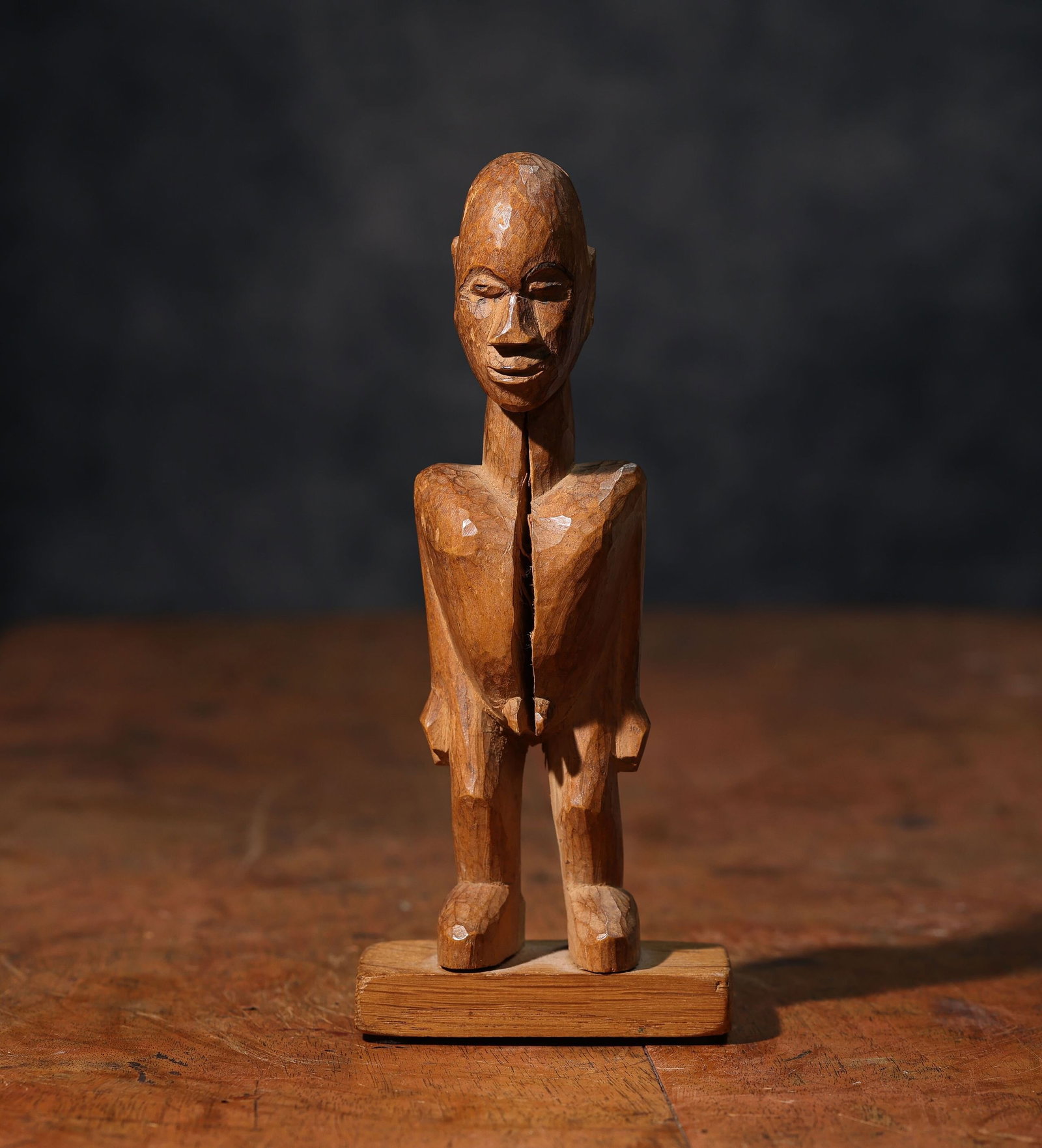Lobi - Burkina Faso - African Art: Mid-20th century - 19.5 x 6 x 5 cm. With base: 22 cm high