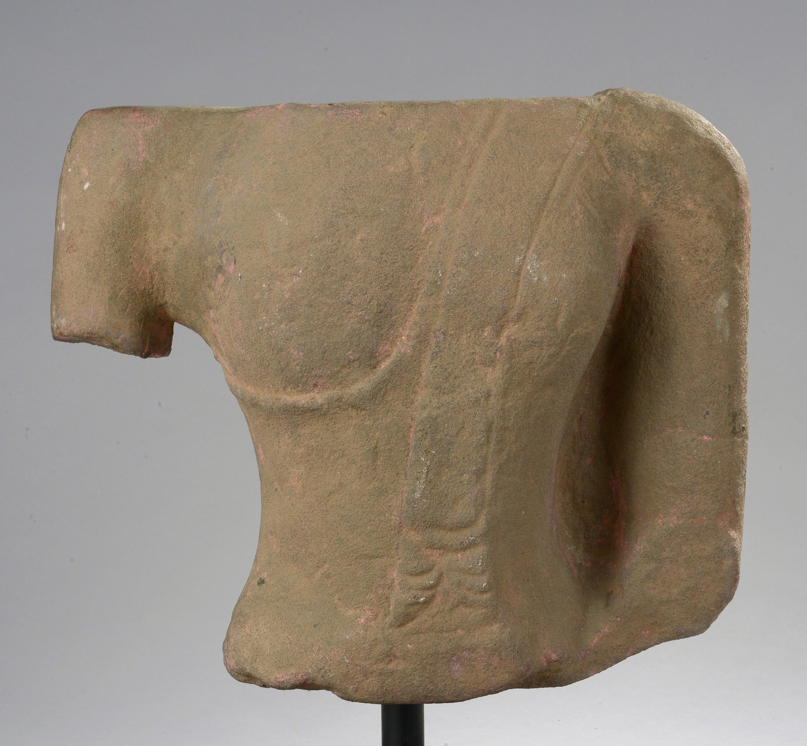 Torso of the Buddha wearing the Uatrasaga monastic robe. Beige sandstone. Thailand. Ayutthaya: Torso of the Buddha wearing the Uatrasaga monastic robe. Beige sandstone. Thailand. Ayutthaya Kingdom. 16th/17th century. 25 cm. Lot in international warehouse (outside the EU). For shipments to the E