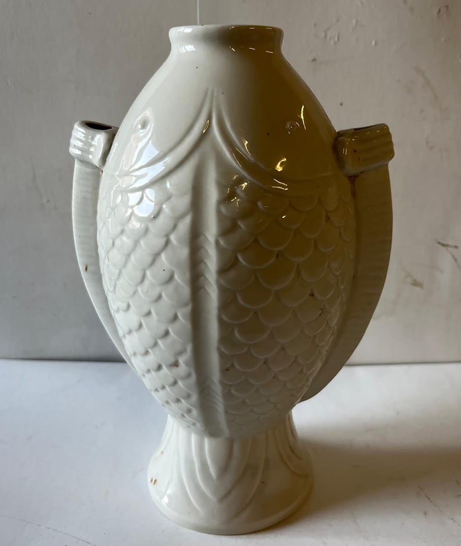 Zoomorphic vase in the shape of a double carp, a symbol of fortune, in porcelain, White China.: Zoomorphic vase in the shape of a double carp, symbol of fortune, in porcelain, White China. China Qing Dynasty 20th century. Height 25 cm x diameter 5 cm. China - Tibet - Ming - Qing - Oriental Art -