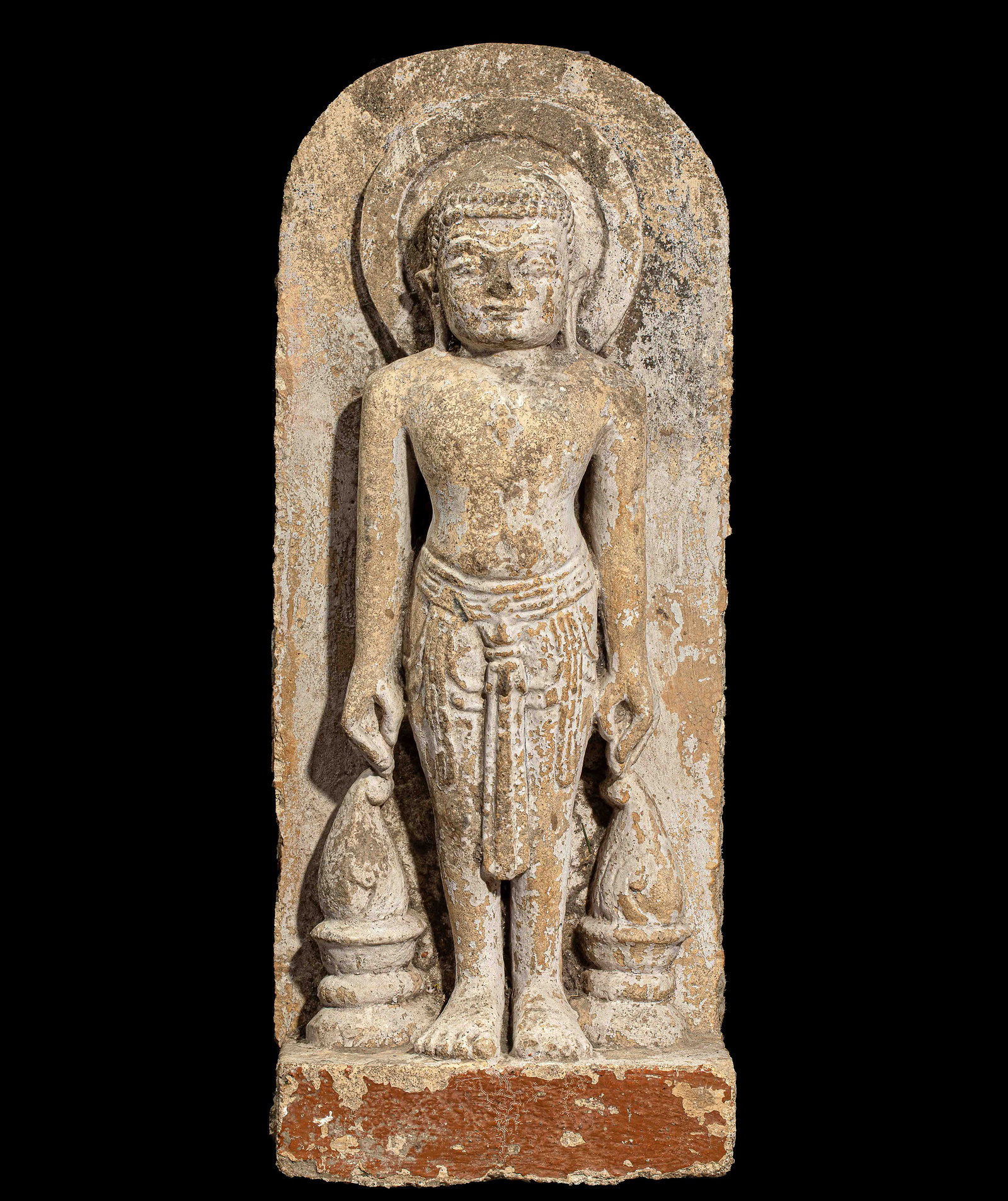 Stele of Tirthankara - India. Rajasthan. 12th-13th century. 78x31cm.: India. Rajasthan. 12th-13th century. 78x31cm. Lot in international warehouse (outside the EU). For shipments to the European Union, import duties and/or taxes will apply and are the responsibility of 