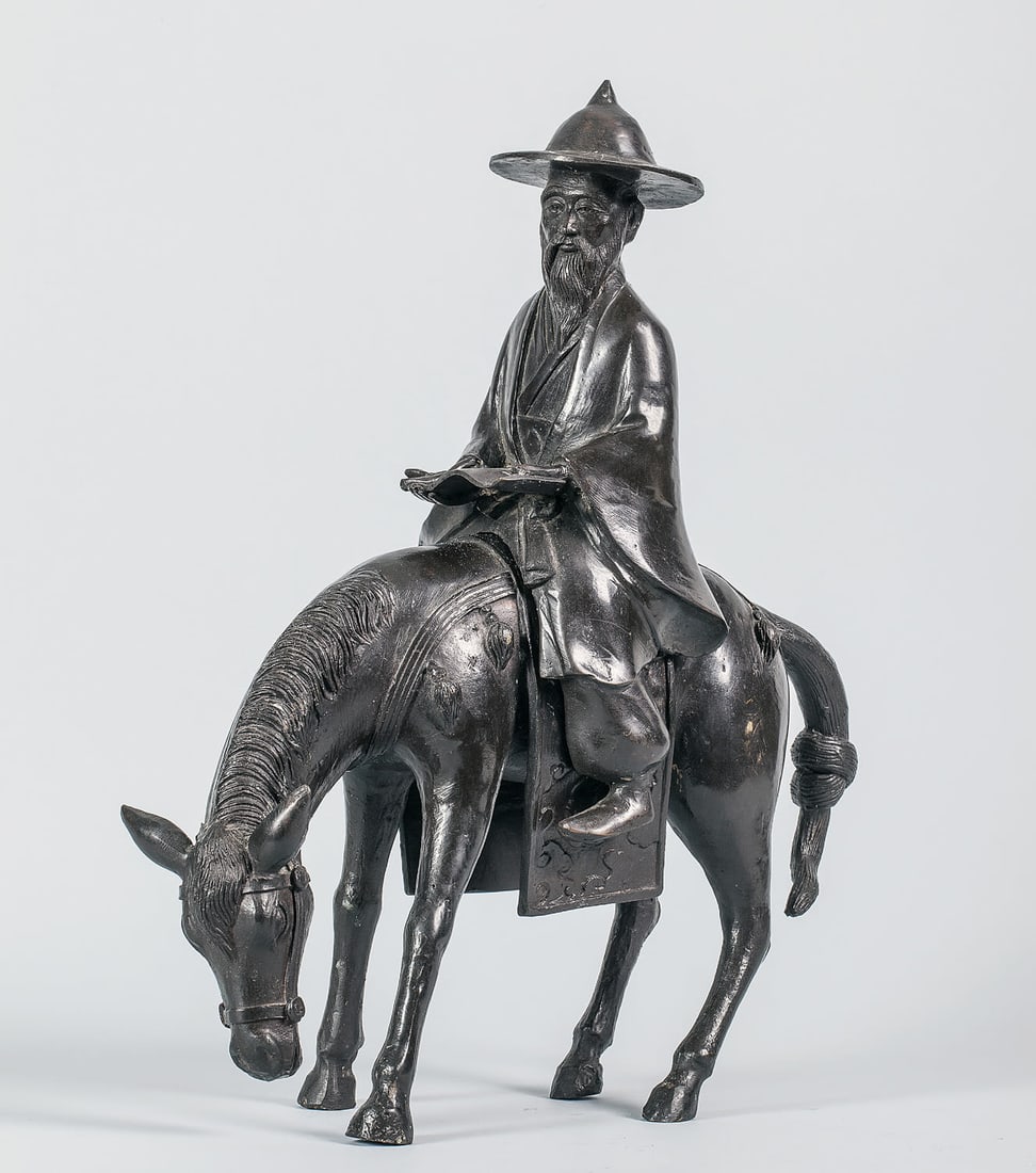 The wise Toba on his mule, wearing a hat and holding a book of sutras. Bronze. Porcelain. Height 37: The wise Toba on his mule, wearing a hat and holding a book of sutras. Bronze. Porcelain. Height 37 cm. China - Tibet - Oriental Art - Asian Art - Chinese Art. Provenance: Property of an important pri