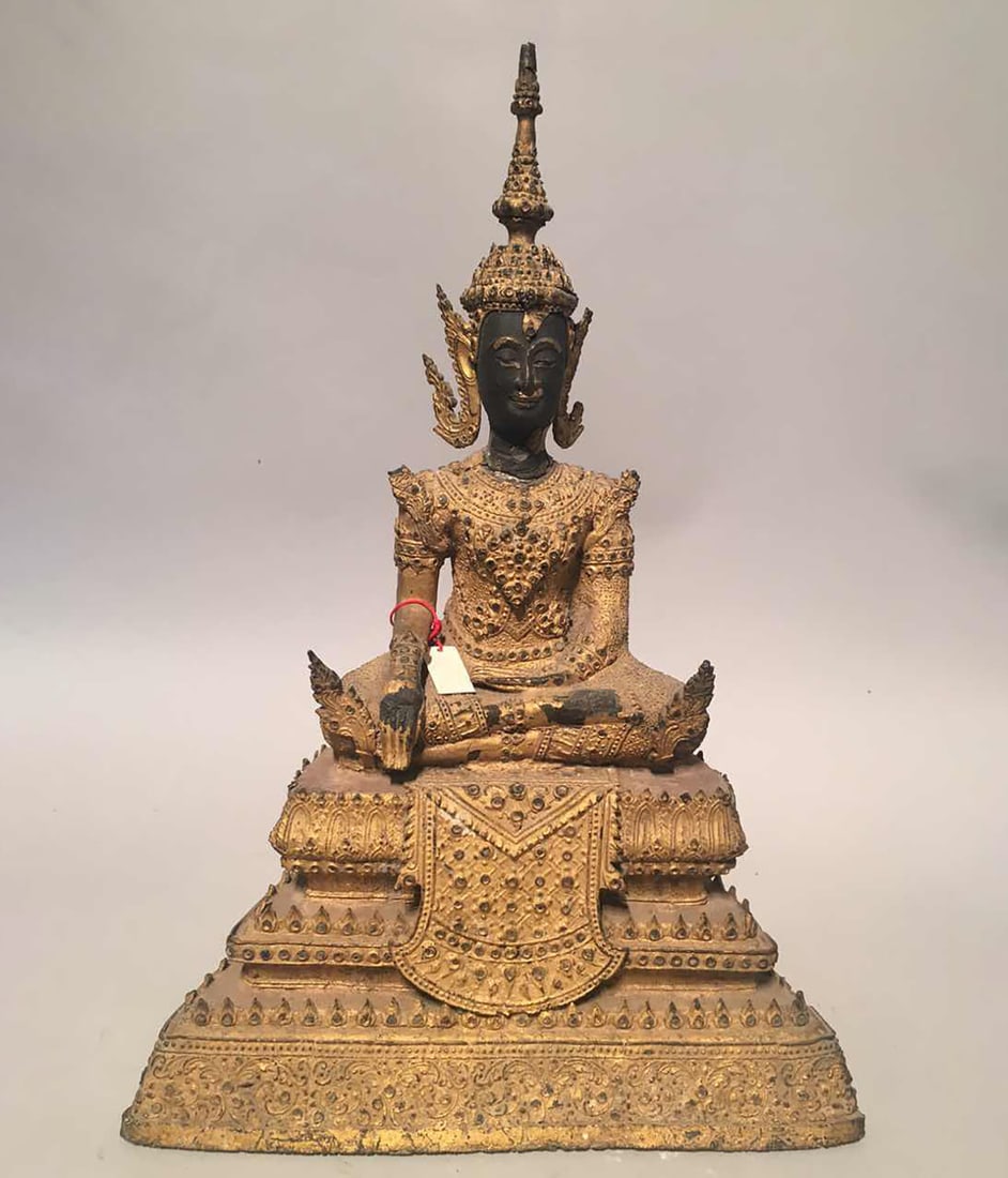 Buddha Marathi, seated on a tall pyramidal mound decorated with a frontal banner, is richly adorned: Buddha Marathi, seated on a high pyramidal mound decorated with a frontal banner. Richly adorned with a finely crafted monastic robe inlaid with polychrome sulphides and surmounted by a tall, flame-fi
