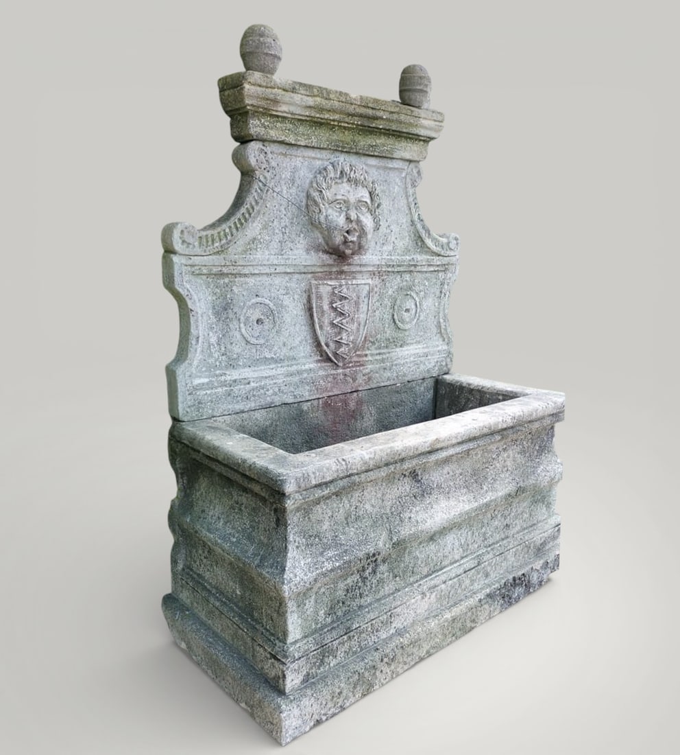 Magnificent monumental stone fountain from Vicenza with a high-relief figure, Italy, 20th century: Carved Vicenza stone. Dimensions: width 160 cm; depth 77 cm; maximum height 215 cm. Magnificent fountain of remarkable sculptural quality, crafted from Vicenza stone, of Venetian origin and belonging 