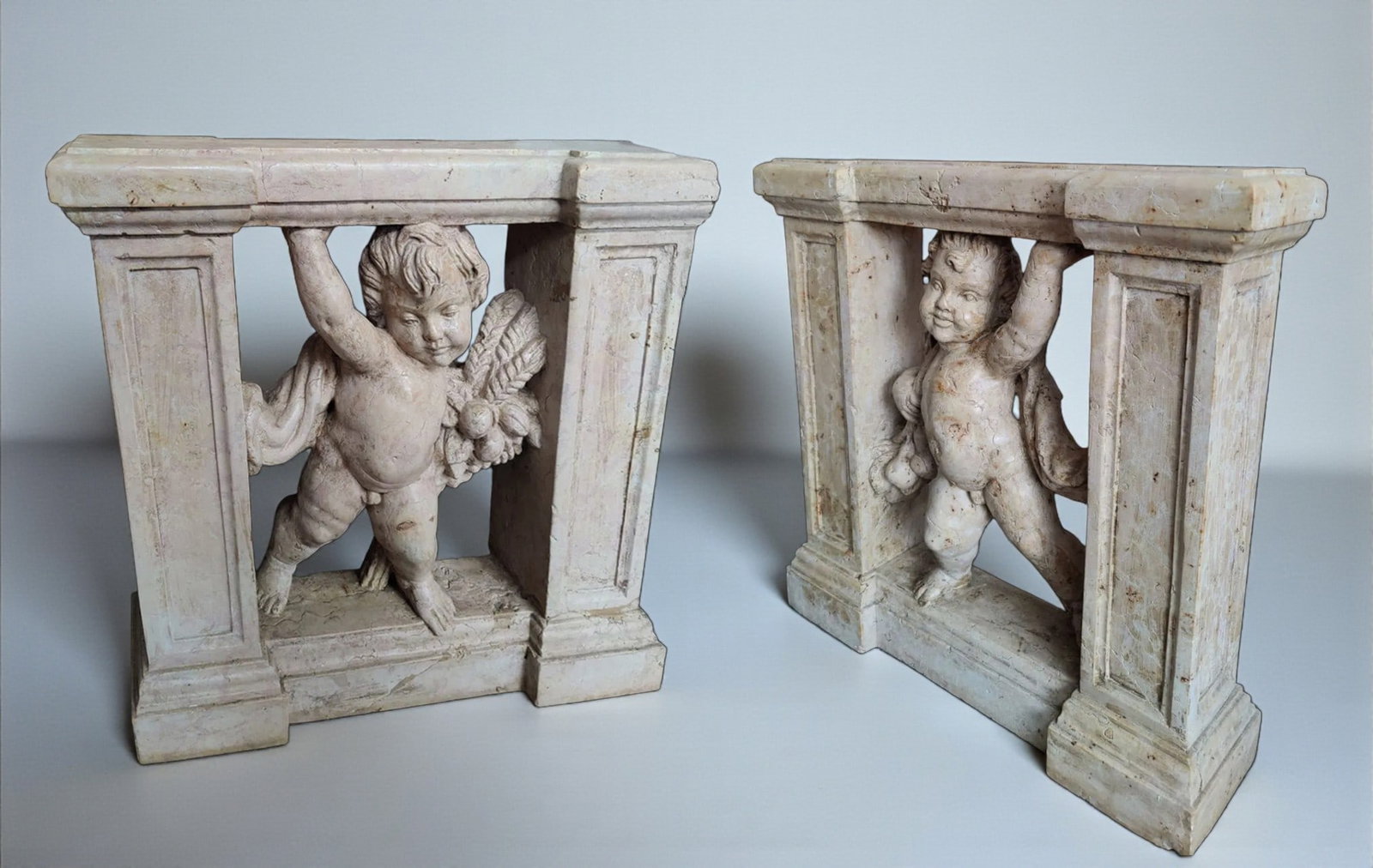 Exclusive pair of balusters in Lumachella marble, Italy, 20th century: Lumachella (fossiliferous) marble, finely carved. Dimensions (each): 20 × 76 × H 75 cm. Prestigious pair of high-quality balusters in Lumachella marble, ideal as elegant table bases, room dividers, 