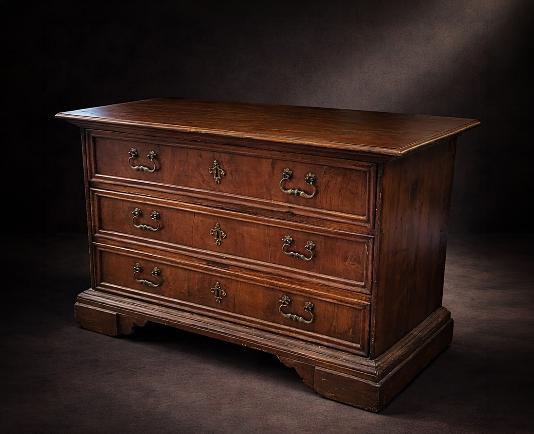 Walnut shed with three drawers, Italy, 20th century (1 of 3)