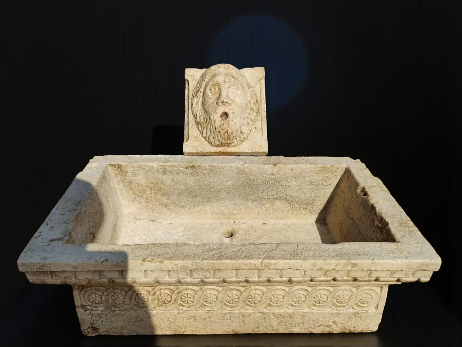 Rubbio marble washbasin with figurehead, Italy, 20th century (1 of 5)