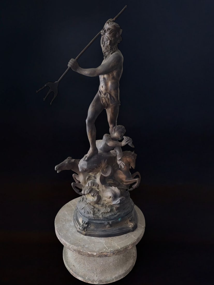Bronze sculpture representing Neptune, Italy, 20th century: Patinated bronze. Dimensions: 55 × 18 cm. A high-quality sculpture depicting the Roman god of water and the sea in a solemn pose, with balanced proportions and detailed anatomy, an excellent patina, 