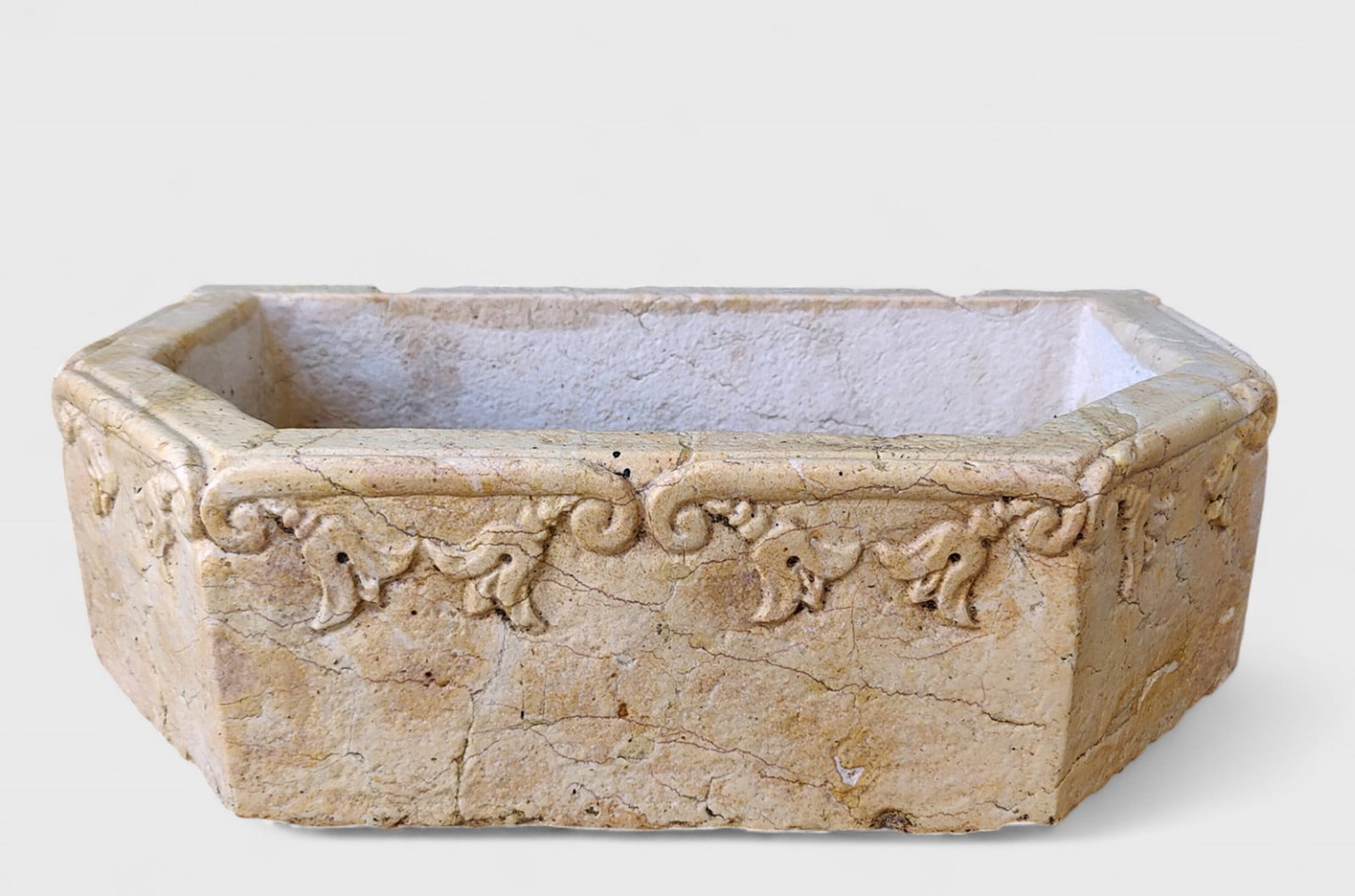 Elegant Siena marble sink with floral decorations, Italy: Carved marble. Solid and robust, with a beautiful grain and color. Dimensions: 65 x 39 x 19 cm. Origin: Venice, private collection. Batch in international warehouse (within the EU). Intra-EU shipping: