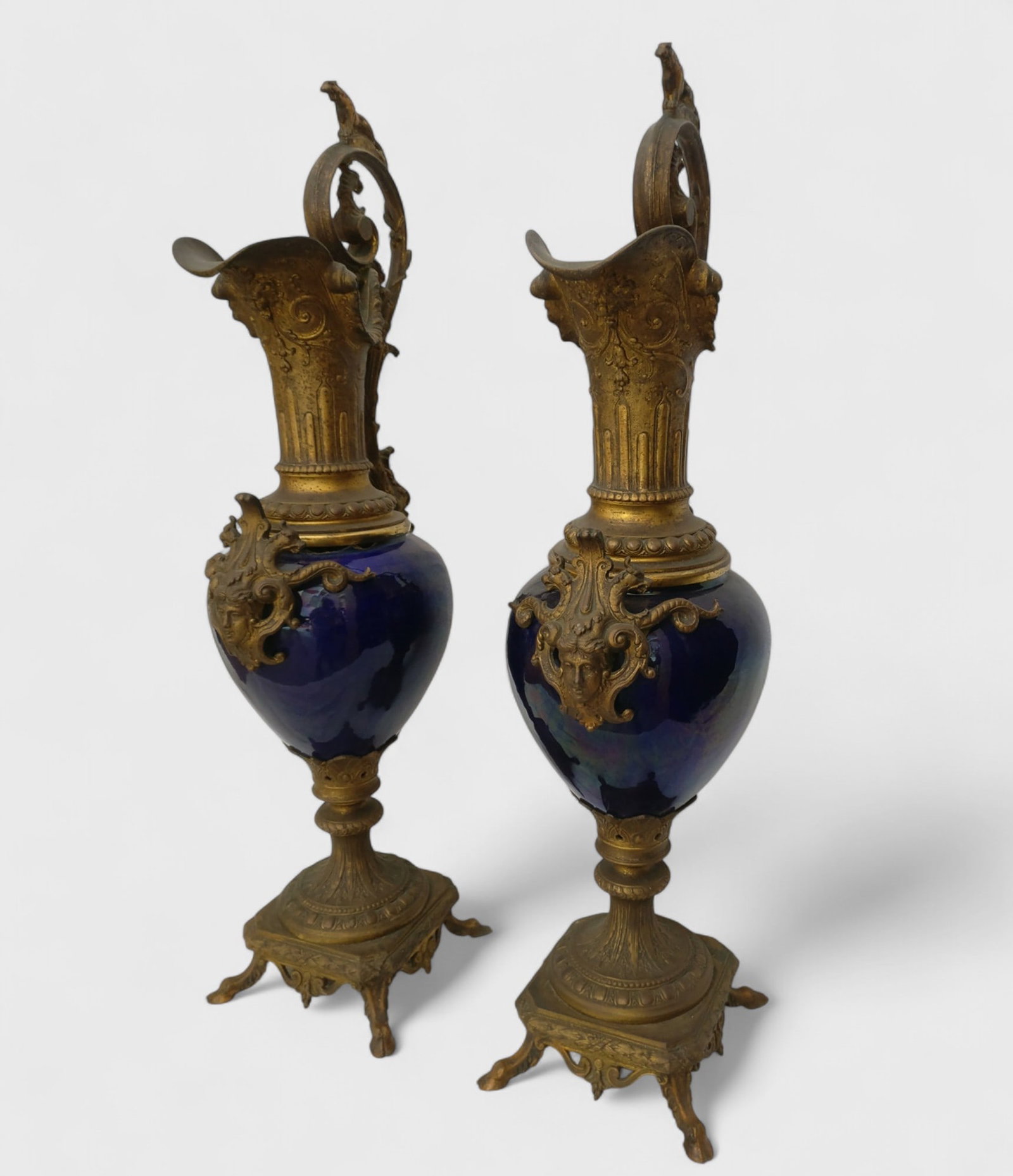 Pair of bronze and porcelain vases, Napoleon III period, second half of the 19th century, France: They stand out for their proportions and elegant decorations. The porcelain is cobalt blue, and the bronze has a magnificent patina. Dimensions: 74 x 22 x 23 cm. Weight: 6 kg. Batch in international w
