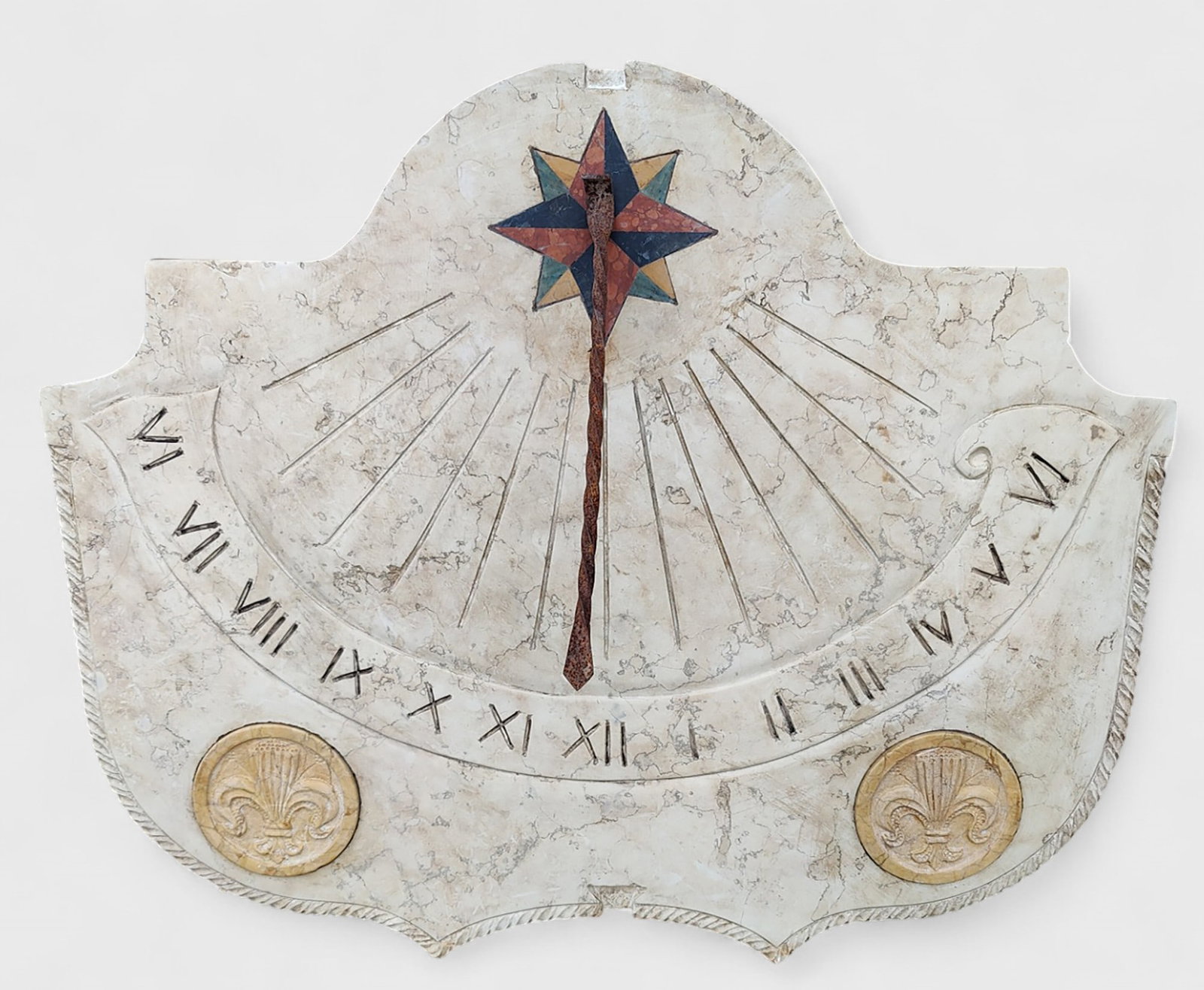 Sundial or sundial in Botticino marble with hard stones and Florentine coat of arms, Italy: Botticino marble inlaid with hard stones. Dimensions: 86 x 70 x 4 cm. Private Florentine collection. Batch in international warehouse (within the EU). Intra-EU shipping: no import duties apply within 