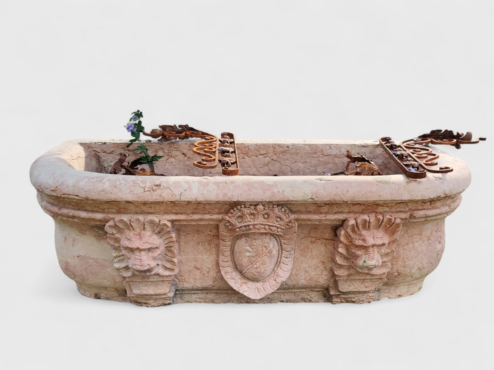 Spectacular red marble font with a noble coat of arms flanked by two lions, Italy, 19th century: Carved red marble. Dimensions: 200 x 90 x 60 cm. Batch in international warehouse (within the EU). Intra-EU shipping: no import duties apply within the EU. An export permit from the country of origin 
