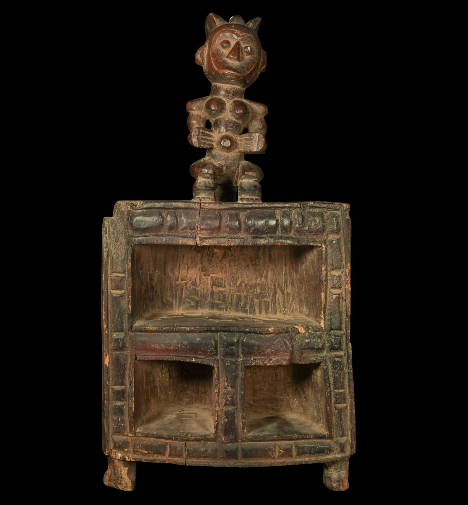 Yoruba or Fang doctor's shelf from Gabon, late 19th century, in wood, African Art: Measurements: 55 x 40 x 45 cm. Ex-private collection in Barcelona.
