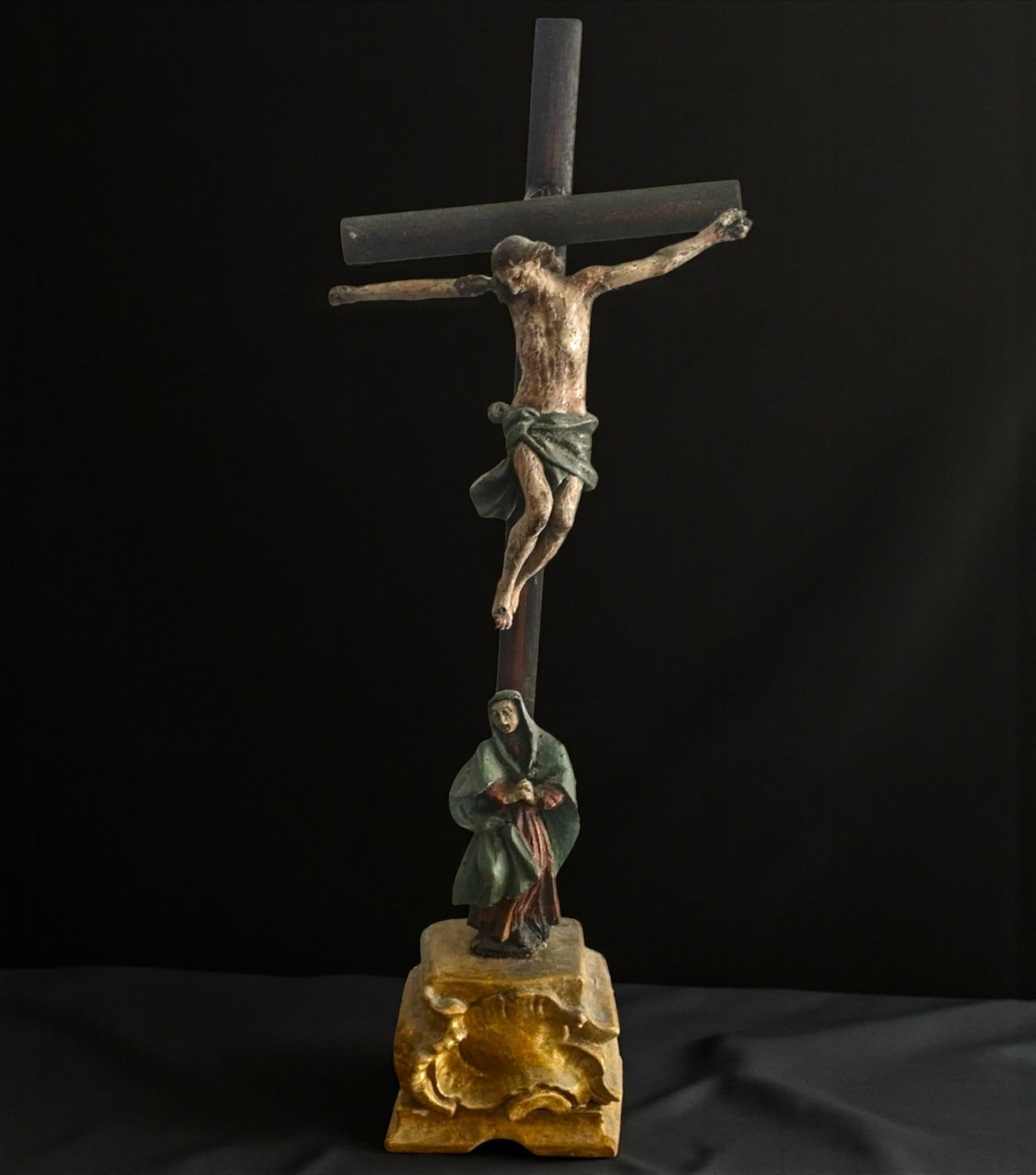 Christ crucified with the Virgin of Sorrows. Portuguese School. 18th century.: Carved and polychromed wood. Measurements: 45 x 15 cm. Devotional sculpture depicting a Calvary scene, composed of the figure of the crucified Christ and, at His feet, a sorrowful Virgin standing atop