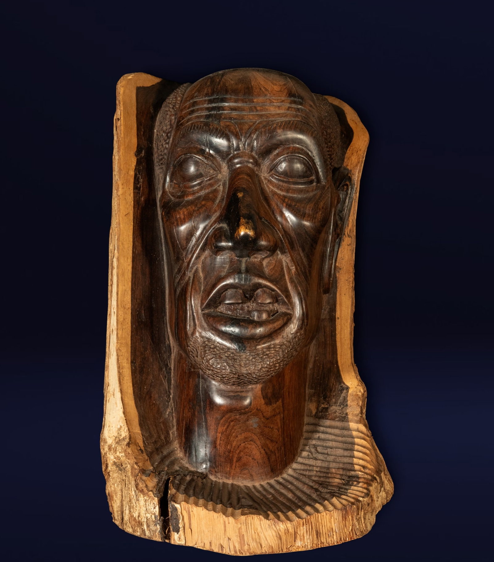 Large handcrafted carving of a man in ebony, Africa, 20th century: 37 x 28 cm