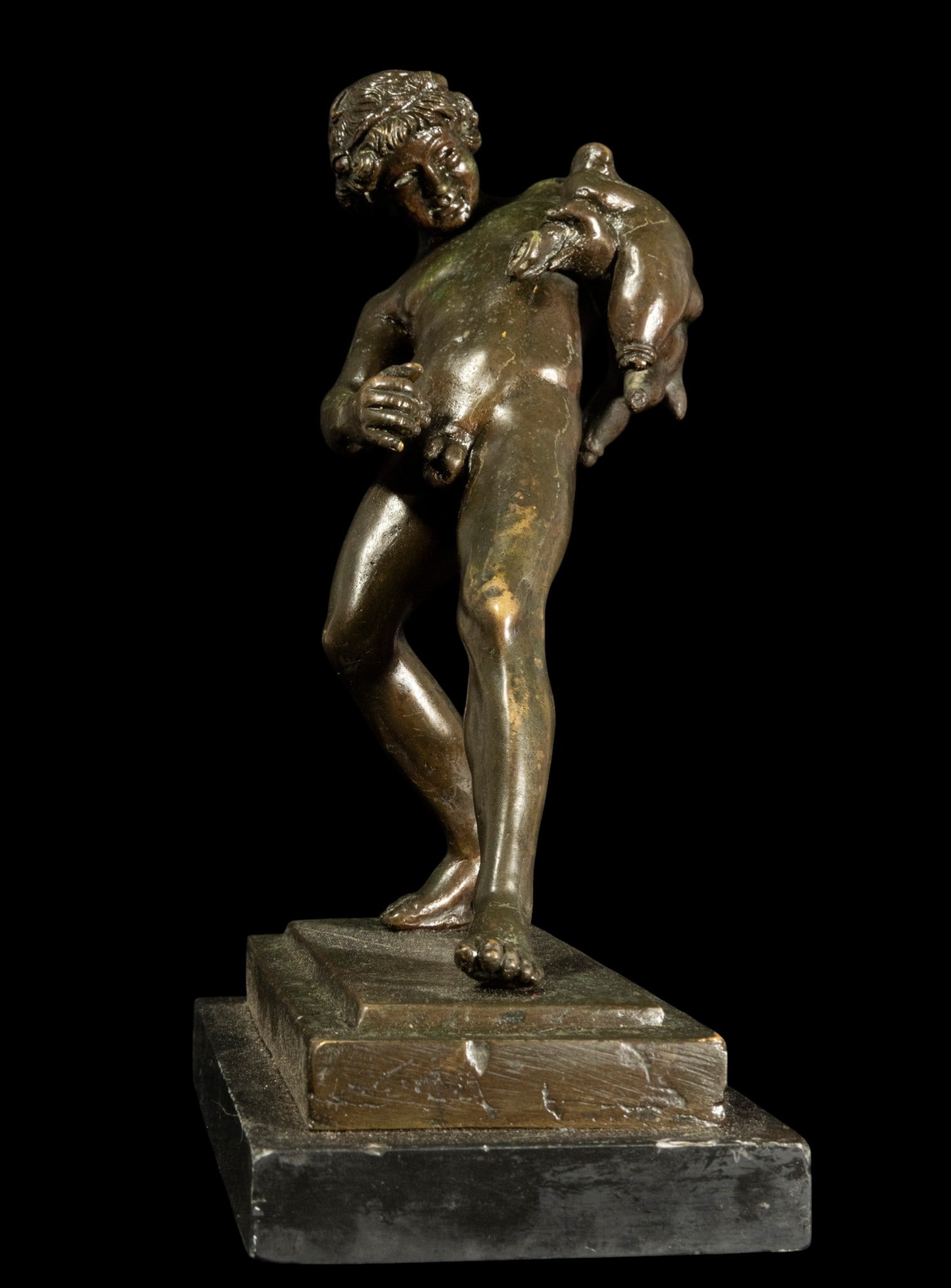 Decorative Bacchus Grand Tour in patinated Roman bronze from the 19th century: Dimensions: 26 x 18 x 10 cm