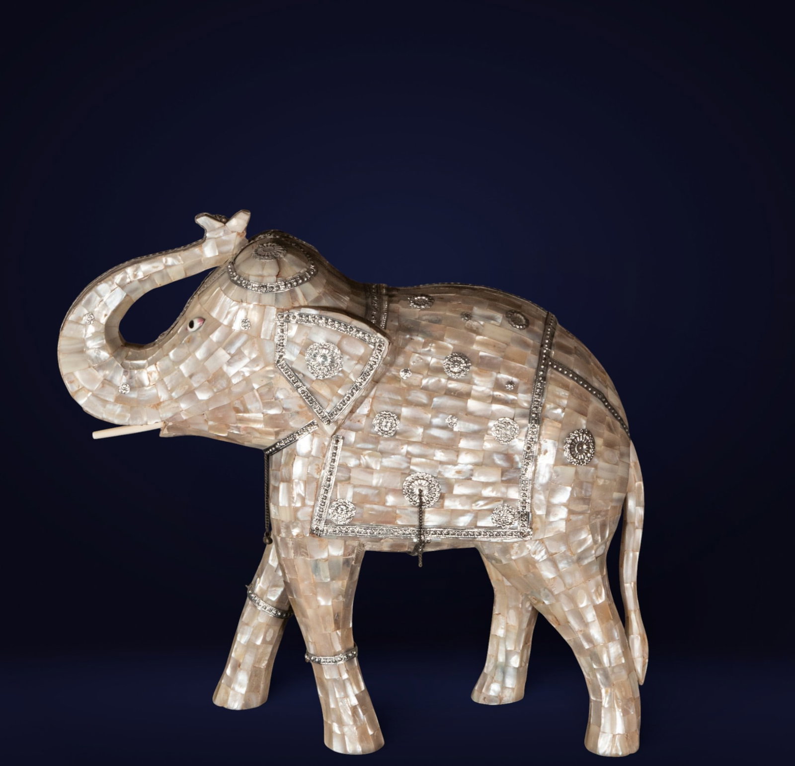Indian elephant in mother-of-pearl and silver, Oriental Art, 19th-20th Century (1 of 6)