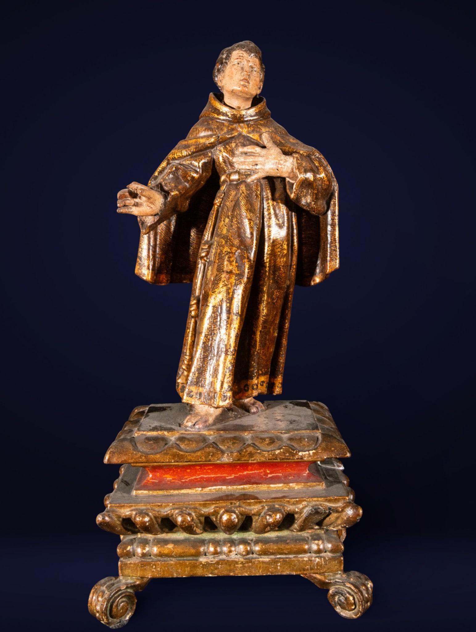 San Pascual, Northern Castile, 16th century - Hispano-Flemish: Carved, polychrome and gilded wood, probably. Measures 59 x 27 x 18 cm.