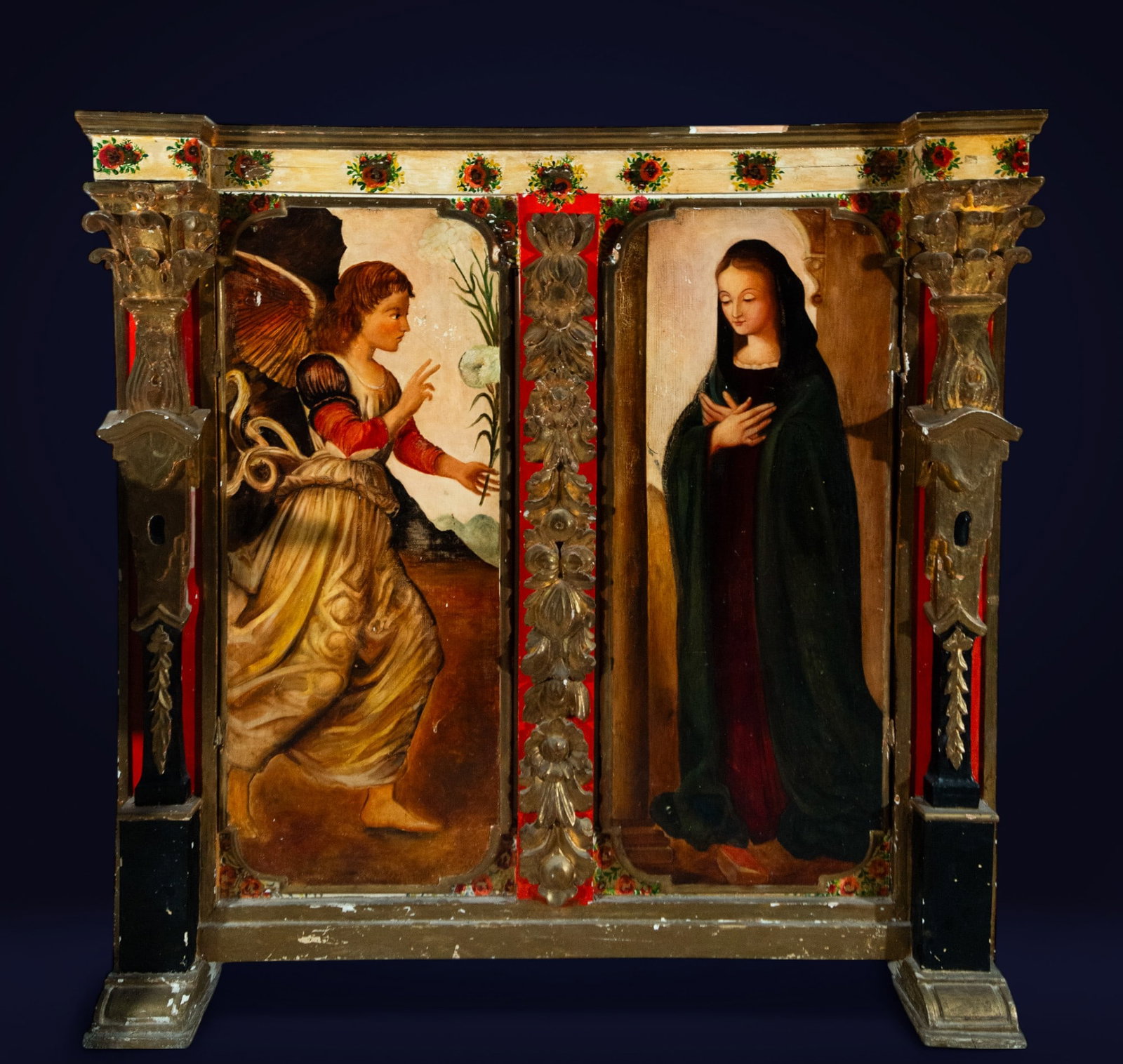 Chest of drawers with an Annunciation scene, Spain, 18th century: A 17th-18th century wooden cabinet with a Baroque structure, the front of which is composed of two oil paintings that act as doors. The pictorial scenes, religious or allegorical in nature, show styli