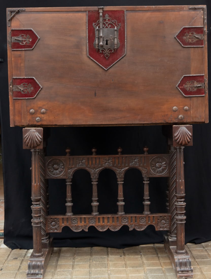 17th-century Spanish oak chest with 19th-century bridge base (1 of 6)