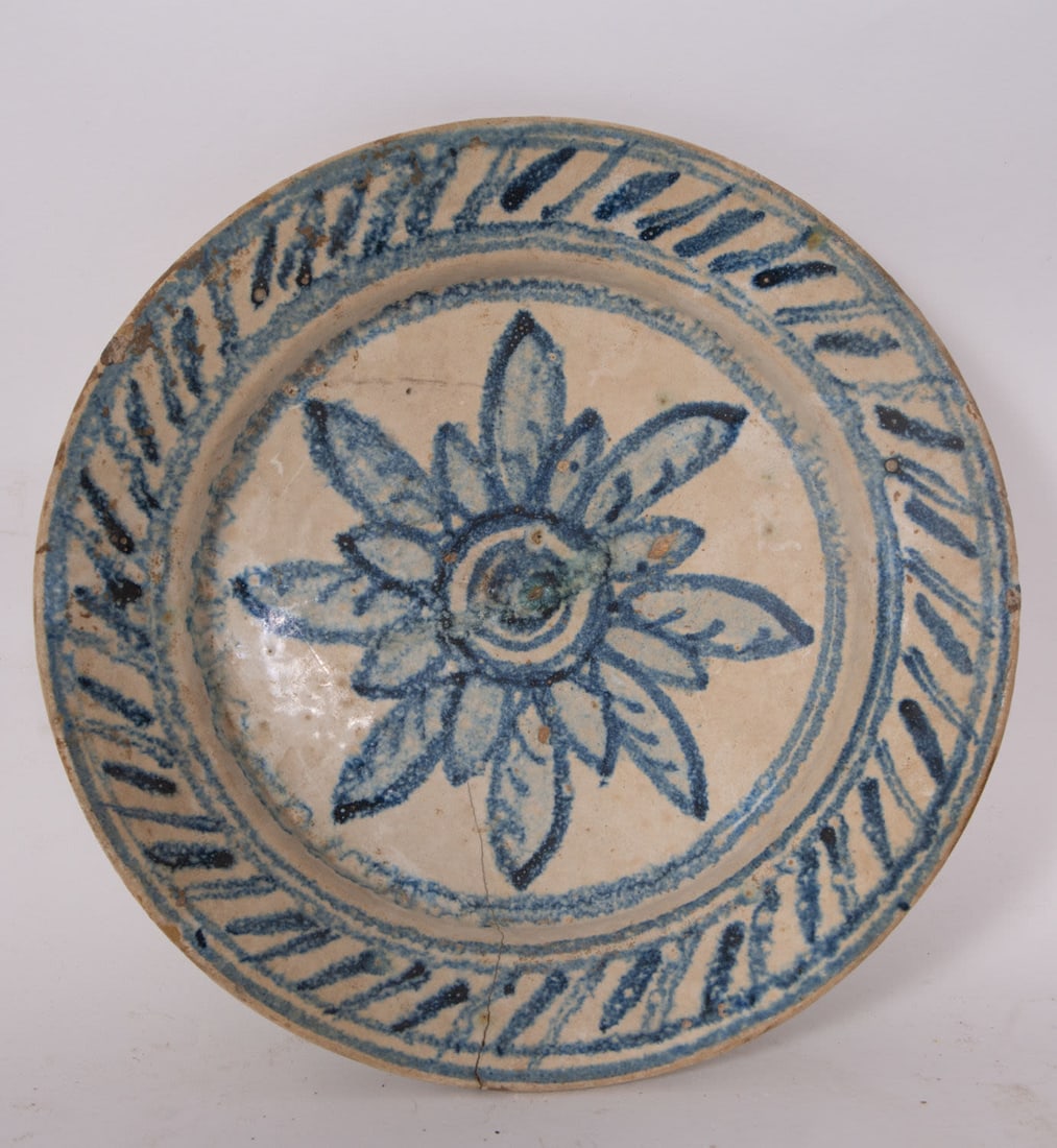Ceramic plate, possibly Talavera 17th C: Measurements: 7 x 30 x 30 cm